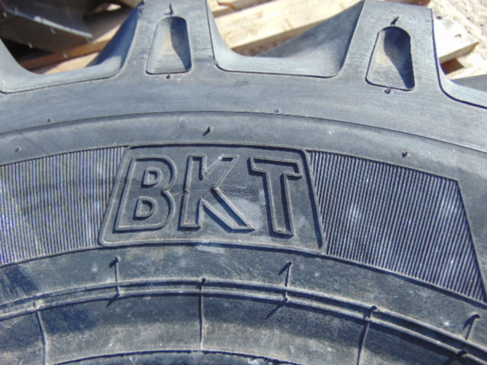 1 x BKT MP567 10.5/18 MPT Tyre - Image 4 of 6