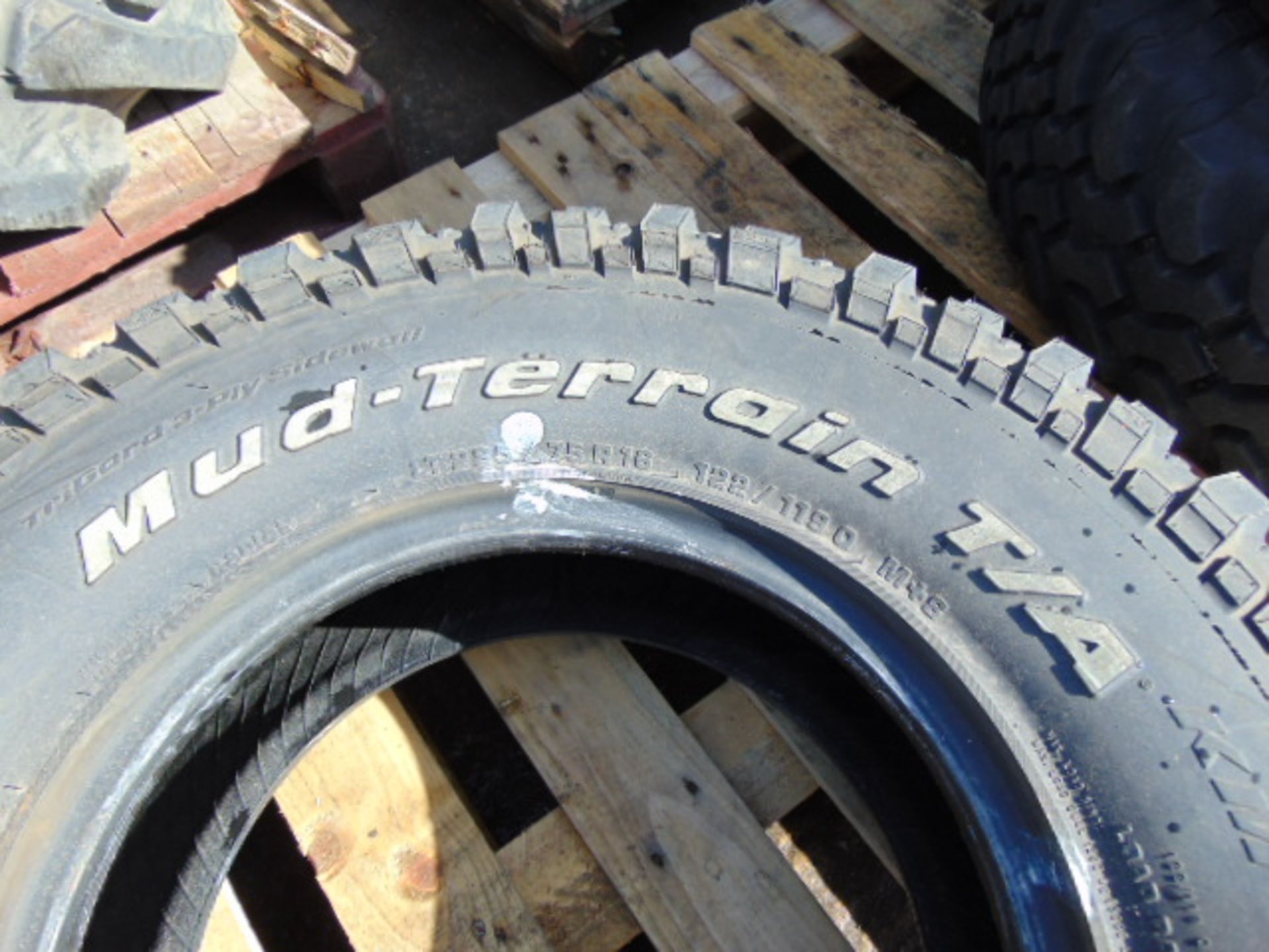 1 x BF Goodrich Mud Terrain T/A LT 285/75 R16 Tyre - Image 5 of 6
