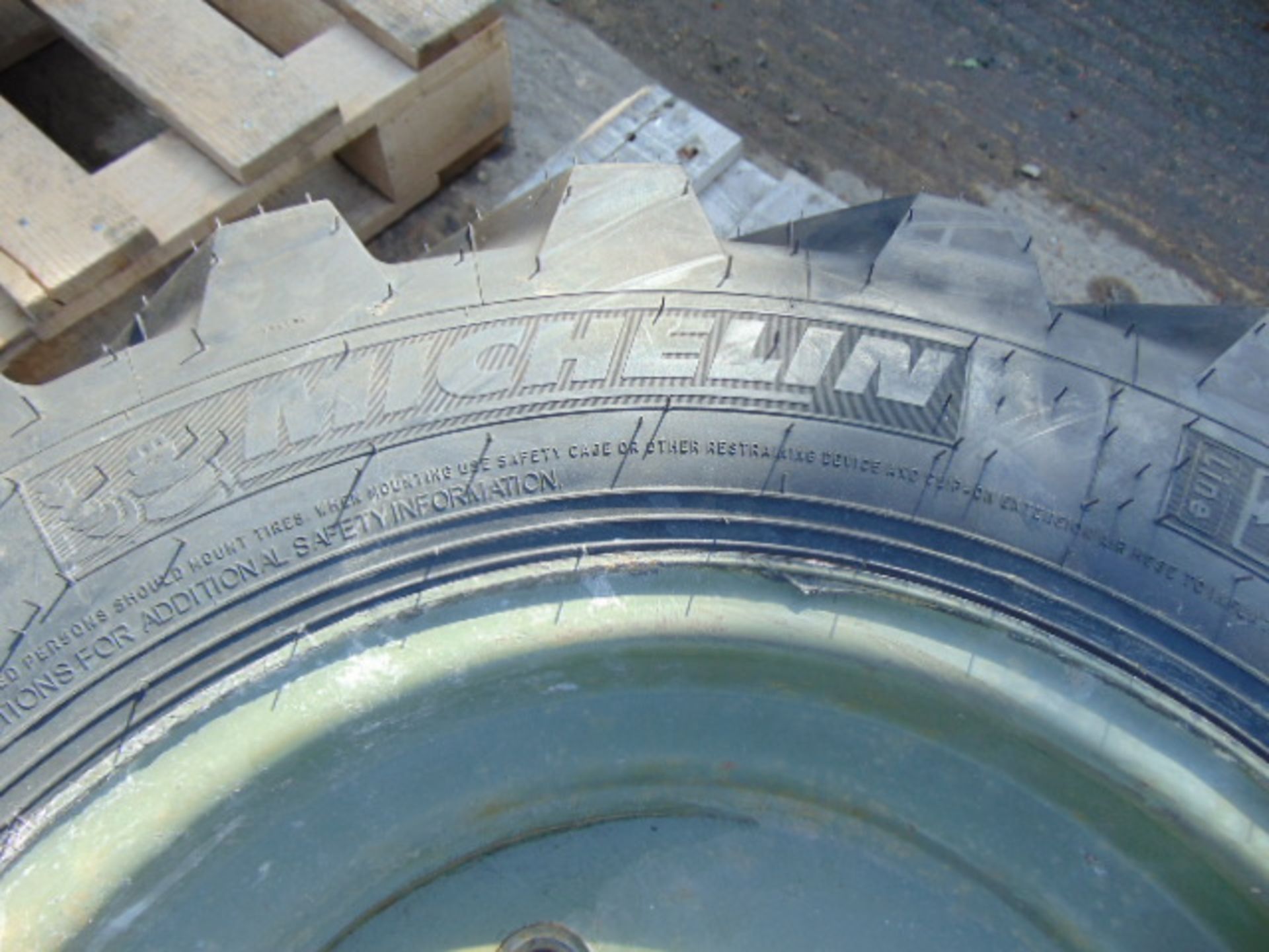 1 x Michelin Power CL 280/80-18 IND Tyre with 4 Stud Rim - Image 6 of 8