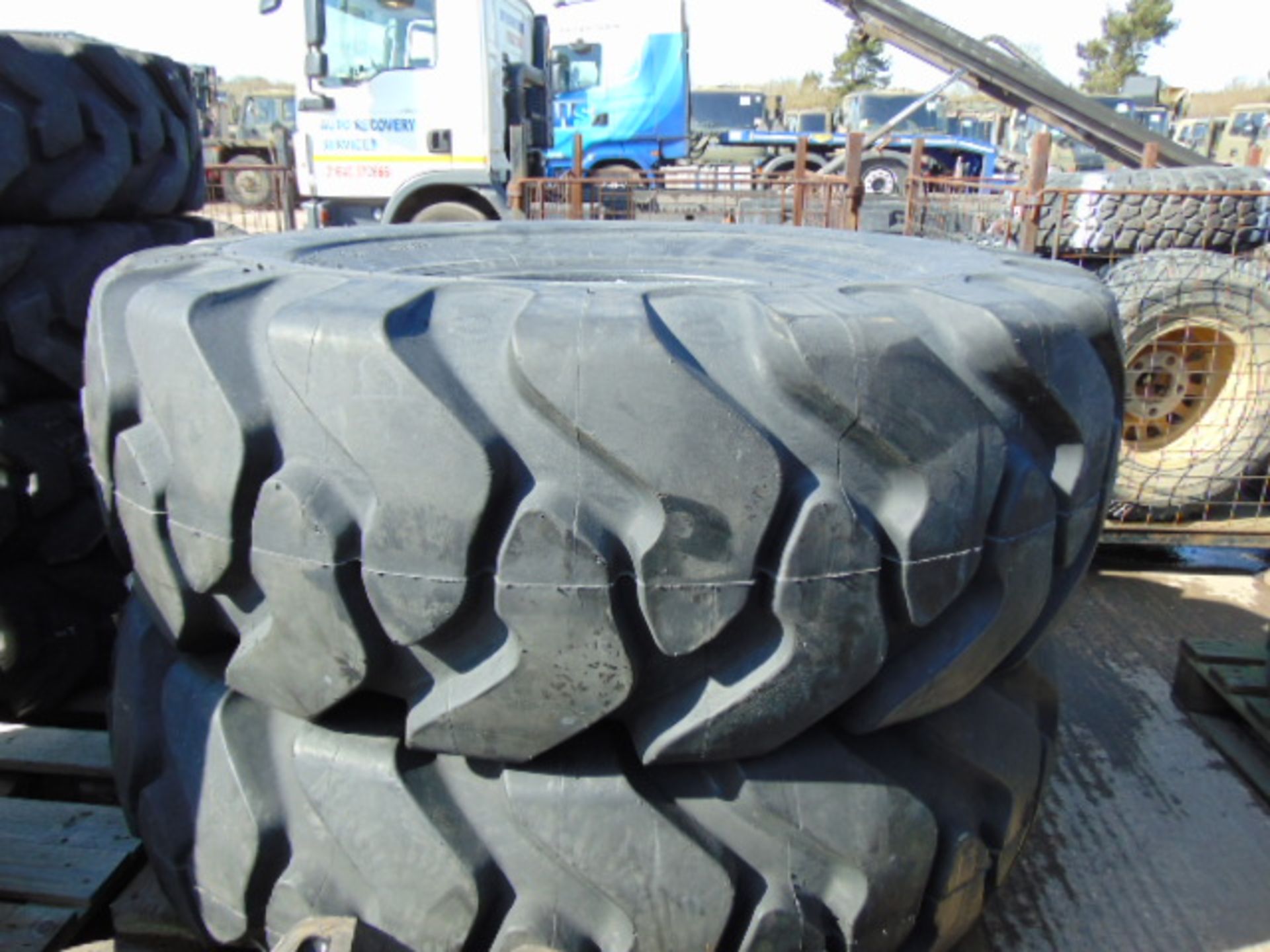 2 x Continental 20.5-25 EM Tyres - Bild 2 aus 5