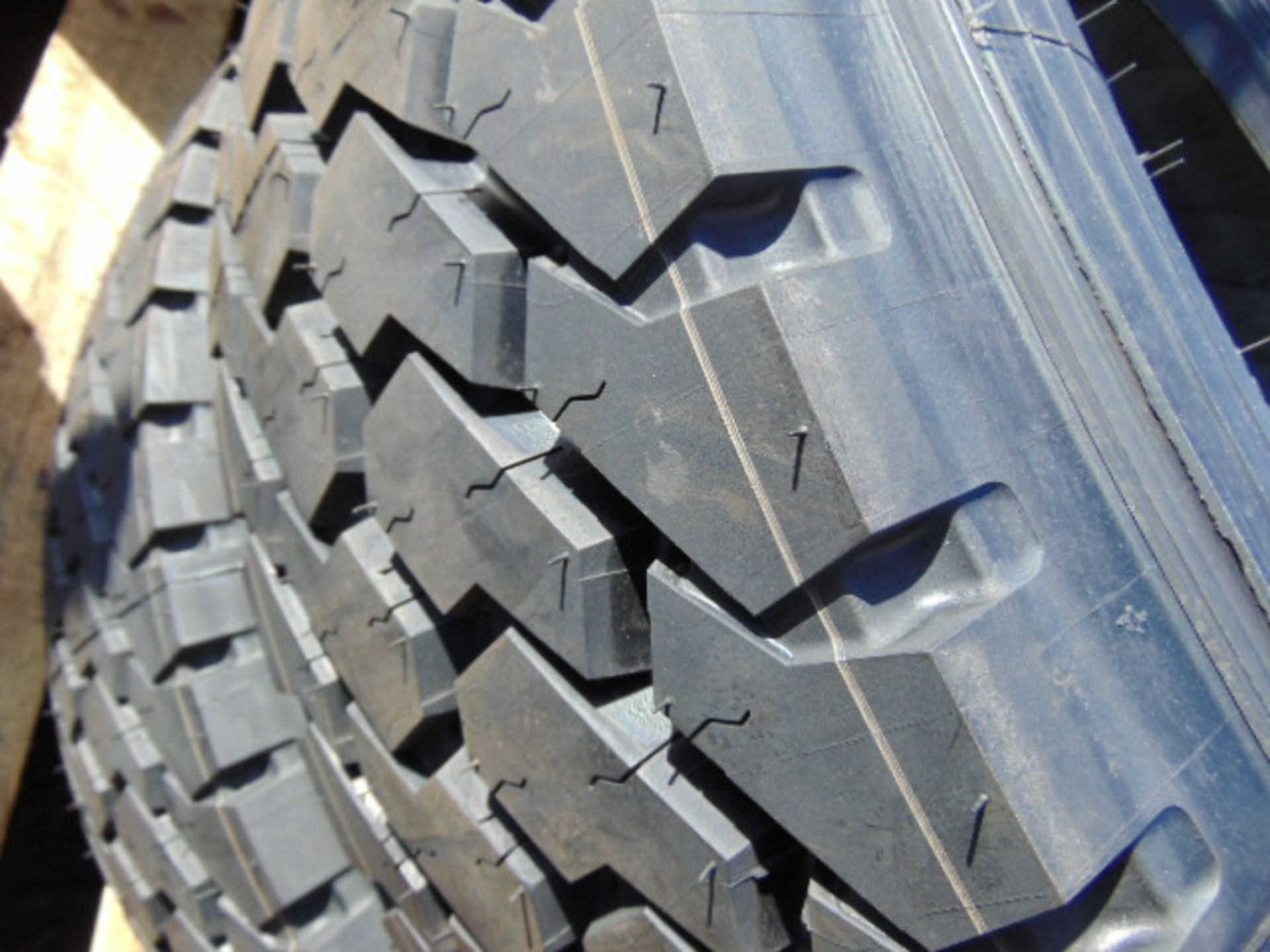 2 x Michelin XTY 2 265/70 R19.5 Tyres - Image 3 of 6