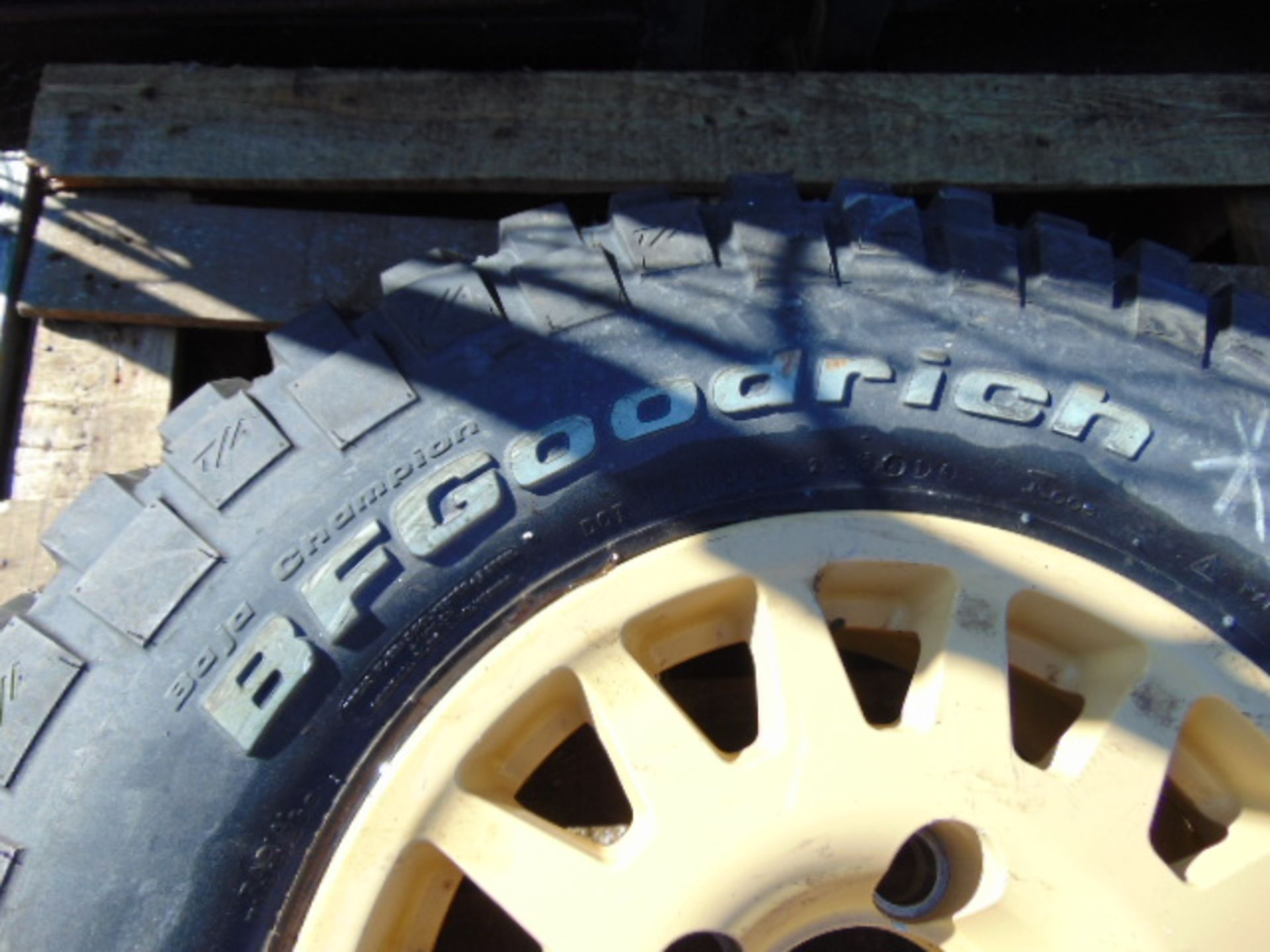 1 x WMIK Rim complete with BF Goodrich Mud-Terrain LT235/85 R16 Tyre - Image 4 of 8