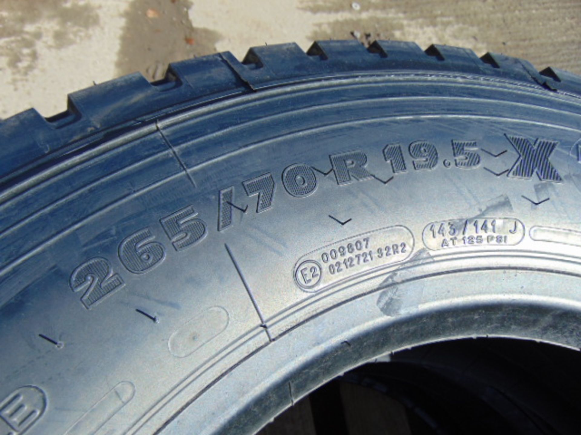 2 x Michelin XTY 2 265/70 R19.5 Tyres - Image 6 of 6