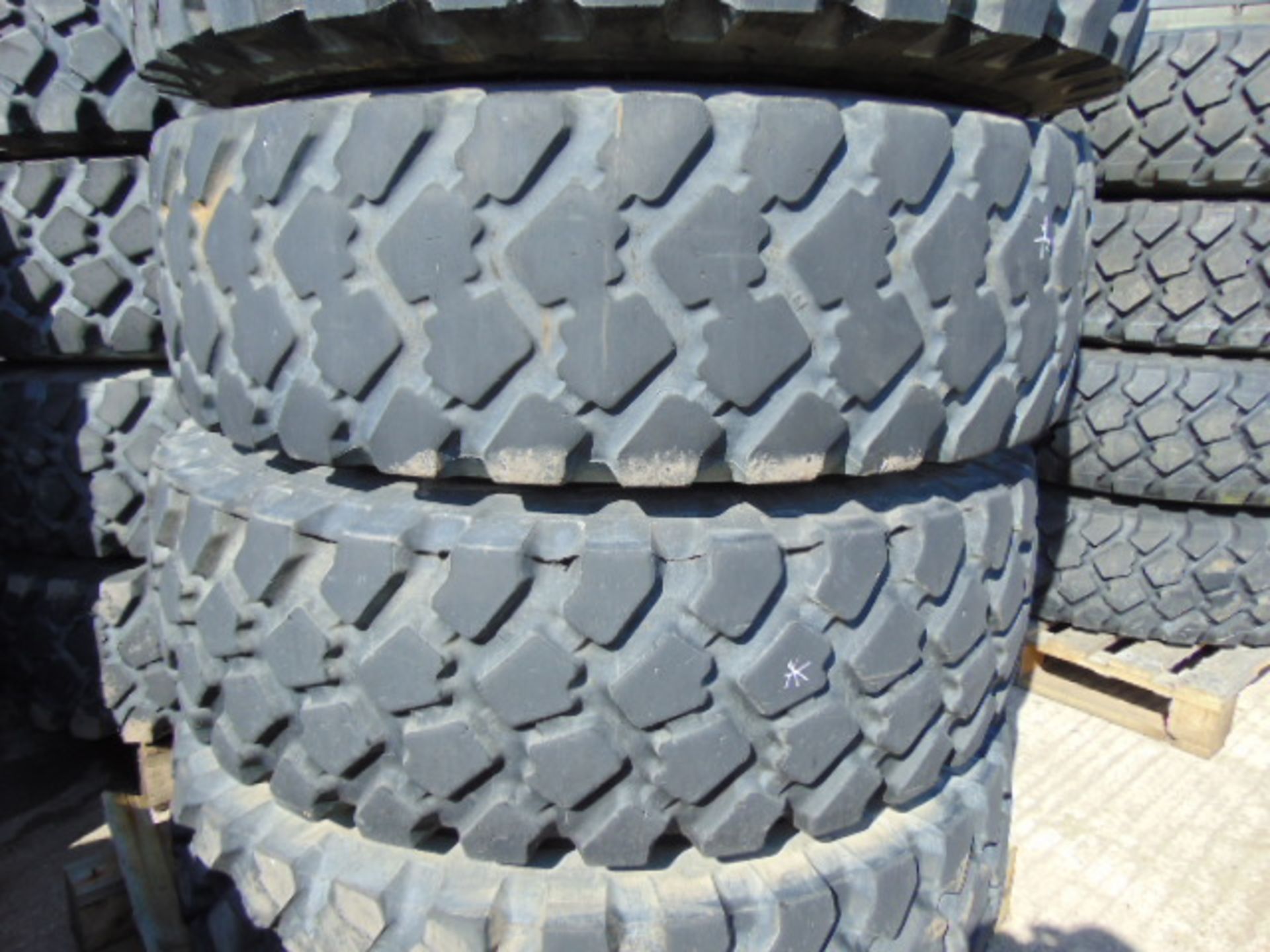 5 x Michelin 14.00 R20 XZL Tyres with 10 Stud Rims - Image 3 of 8