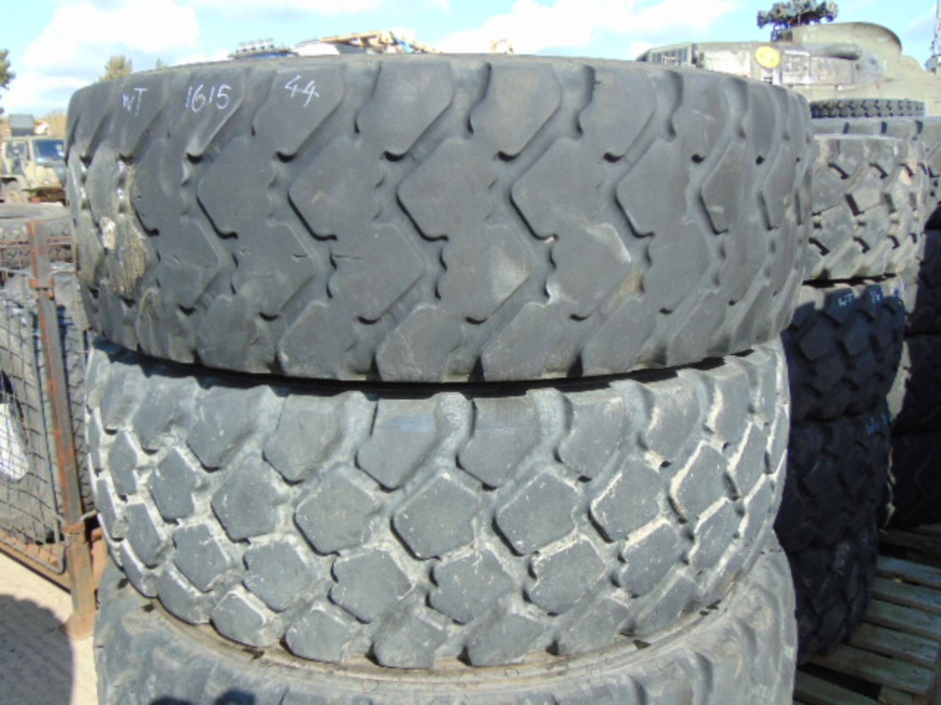 4 x Michelin 365/85 R20 XZL Tyres - Bild 2 aus 5