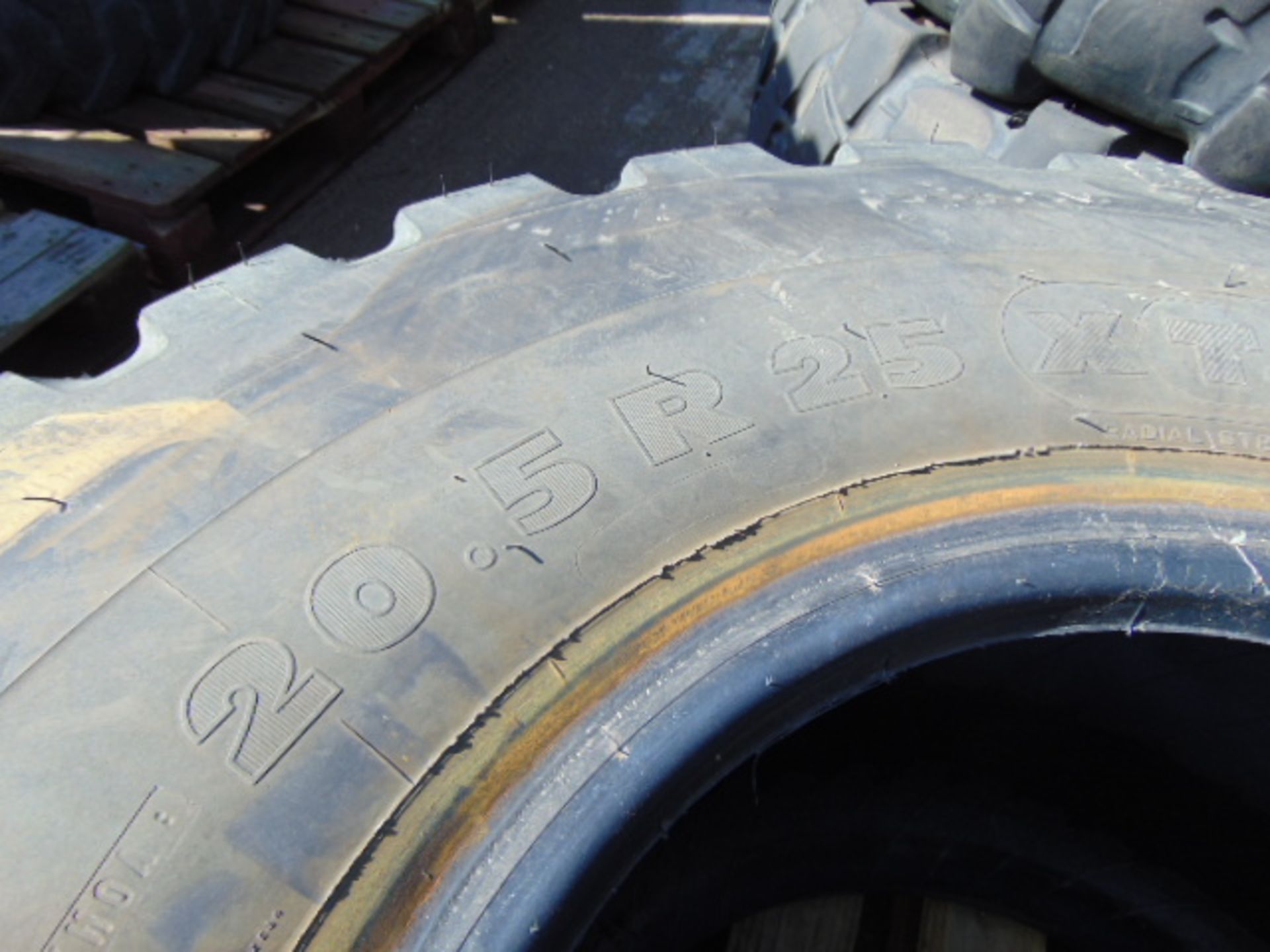 1 x Michelin 20.5 R25 XTLA Tyre - Image 4 of 4