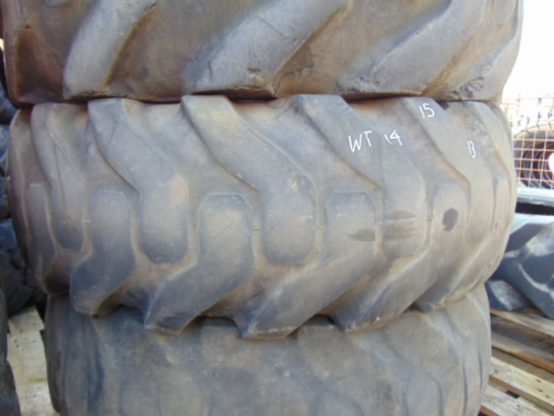 3 x Galaxy The Giraffe 15.5-25 Super High Lift Tyres - Image 3 of 8