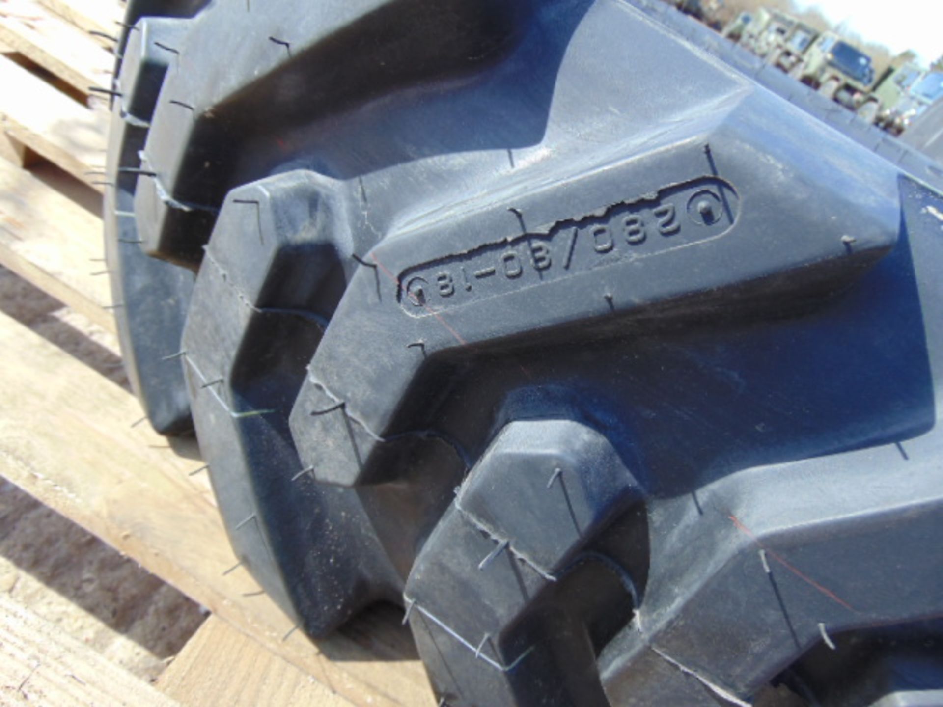 1 x Firestone Super Traction Loader 280/80-18 Tyre - Image 3 of 6