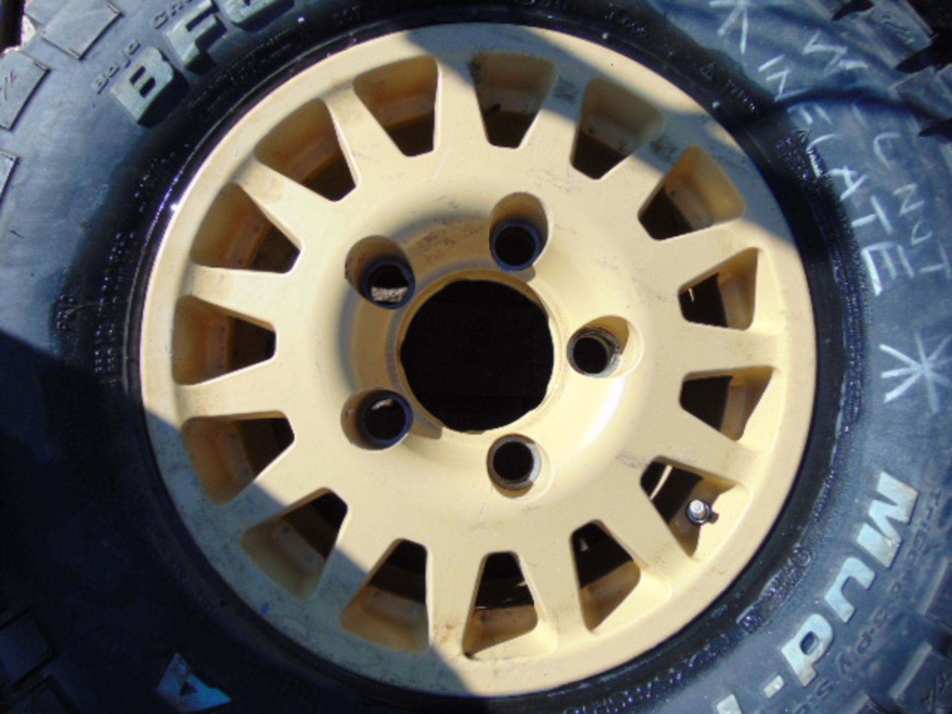 1 x WMIK Rim complete with BF Goodrich Mud-Terrain LT235/85 R16 Tyre - Image 3 of 8