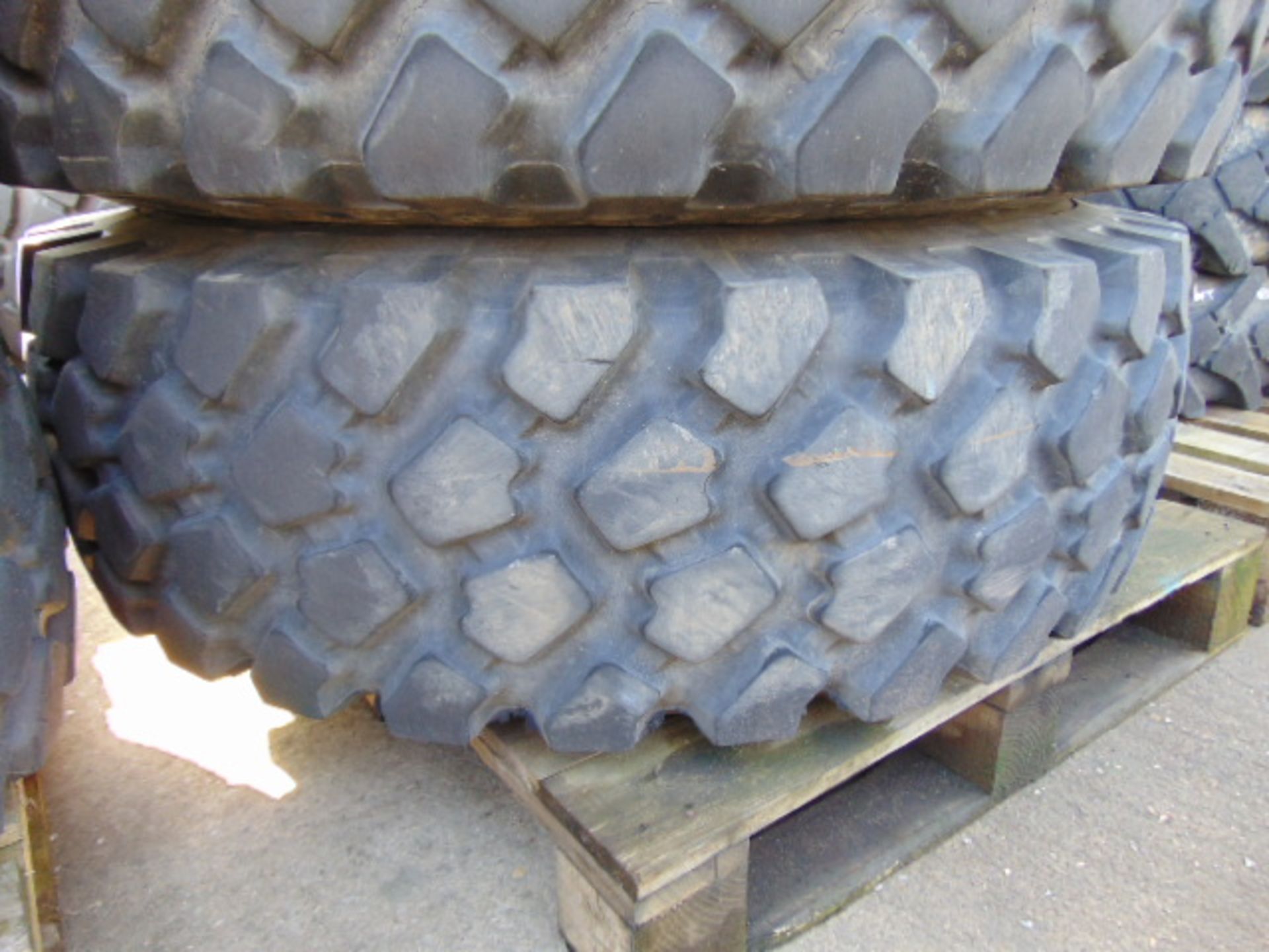 5 x Michelin 14.00 R20 XZL Tyres with 10 Stud Rims - Image 4 of 7