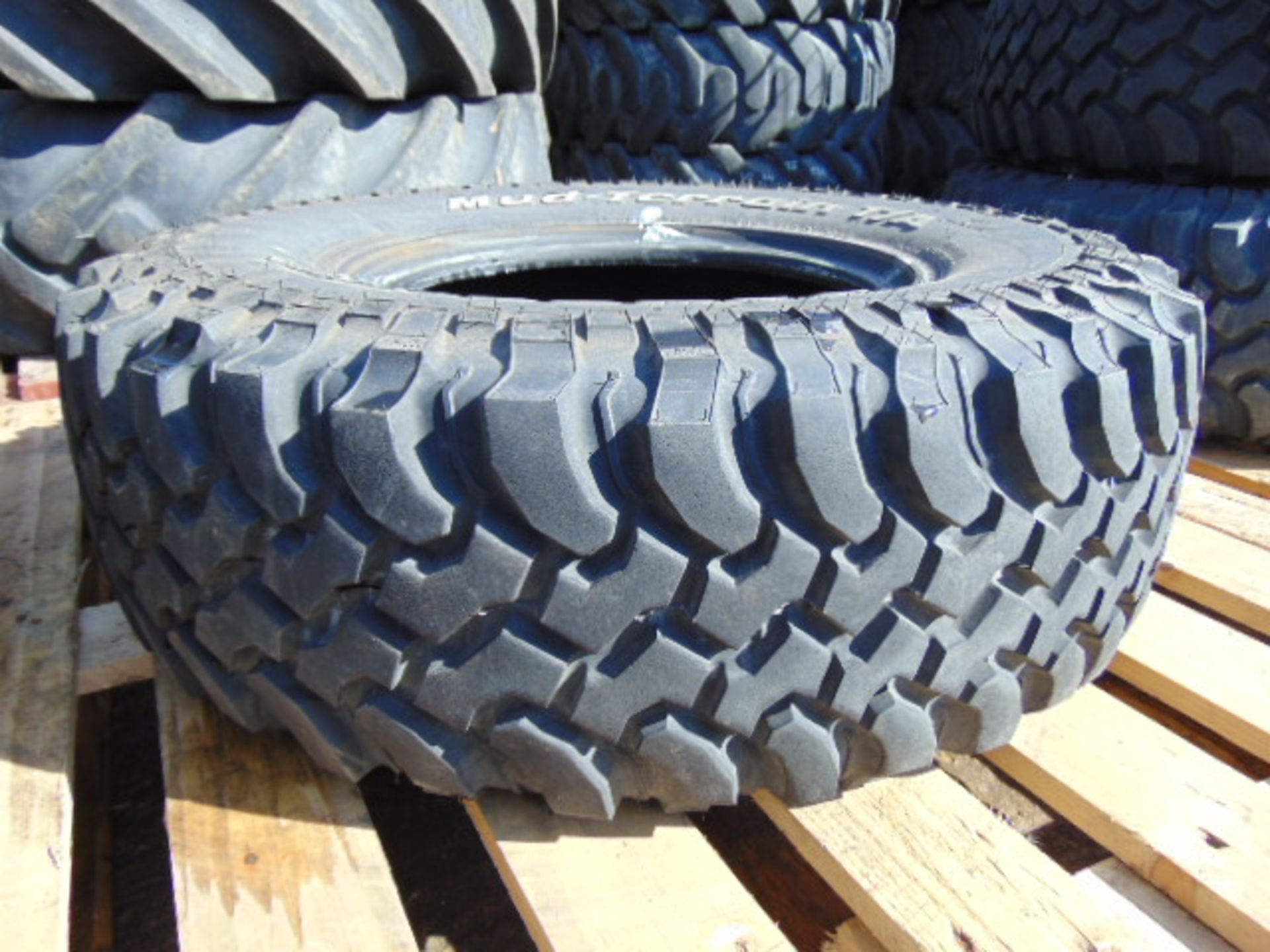 1 x BF Goodrich Mud Terrain T/A LT 285/75 R16 Tyre - Image 2 of 6