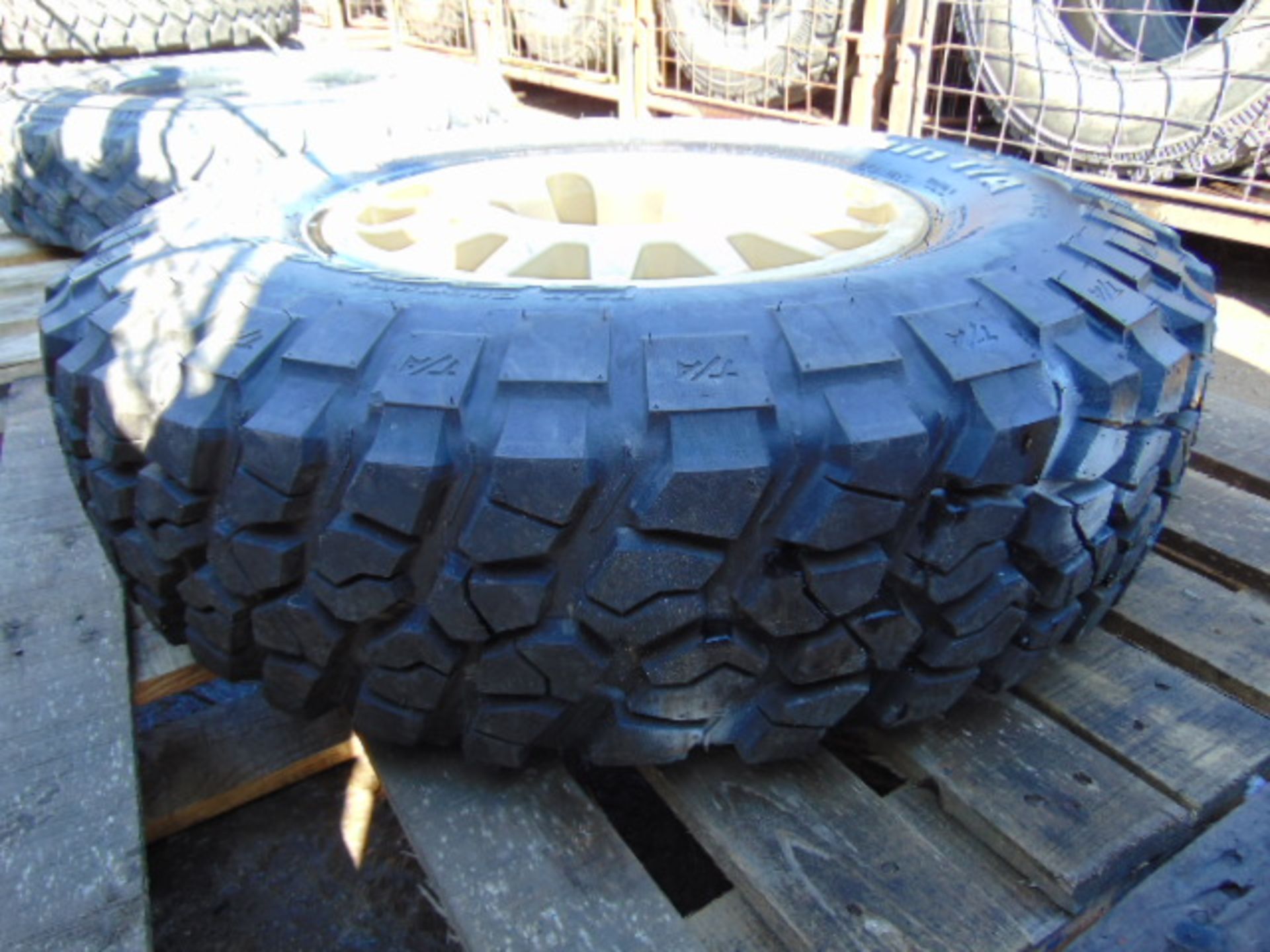 1 x WMIK Rim complete with BF Goodrich Mud-Terrain LT235/85 R16 Tyre - Image 7 of 8