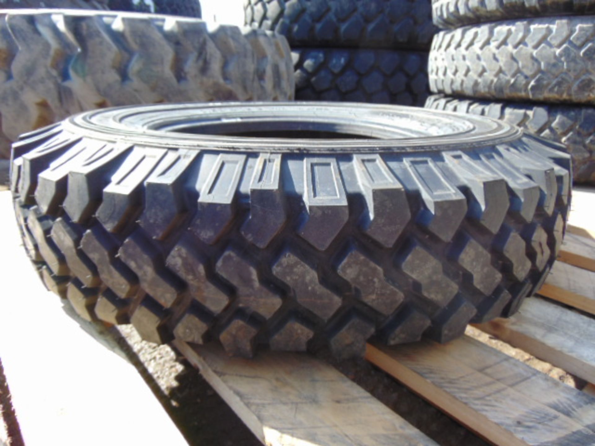 1 x Michelin XZL 7.50 R16 Tyre - Image 2 of 5