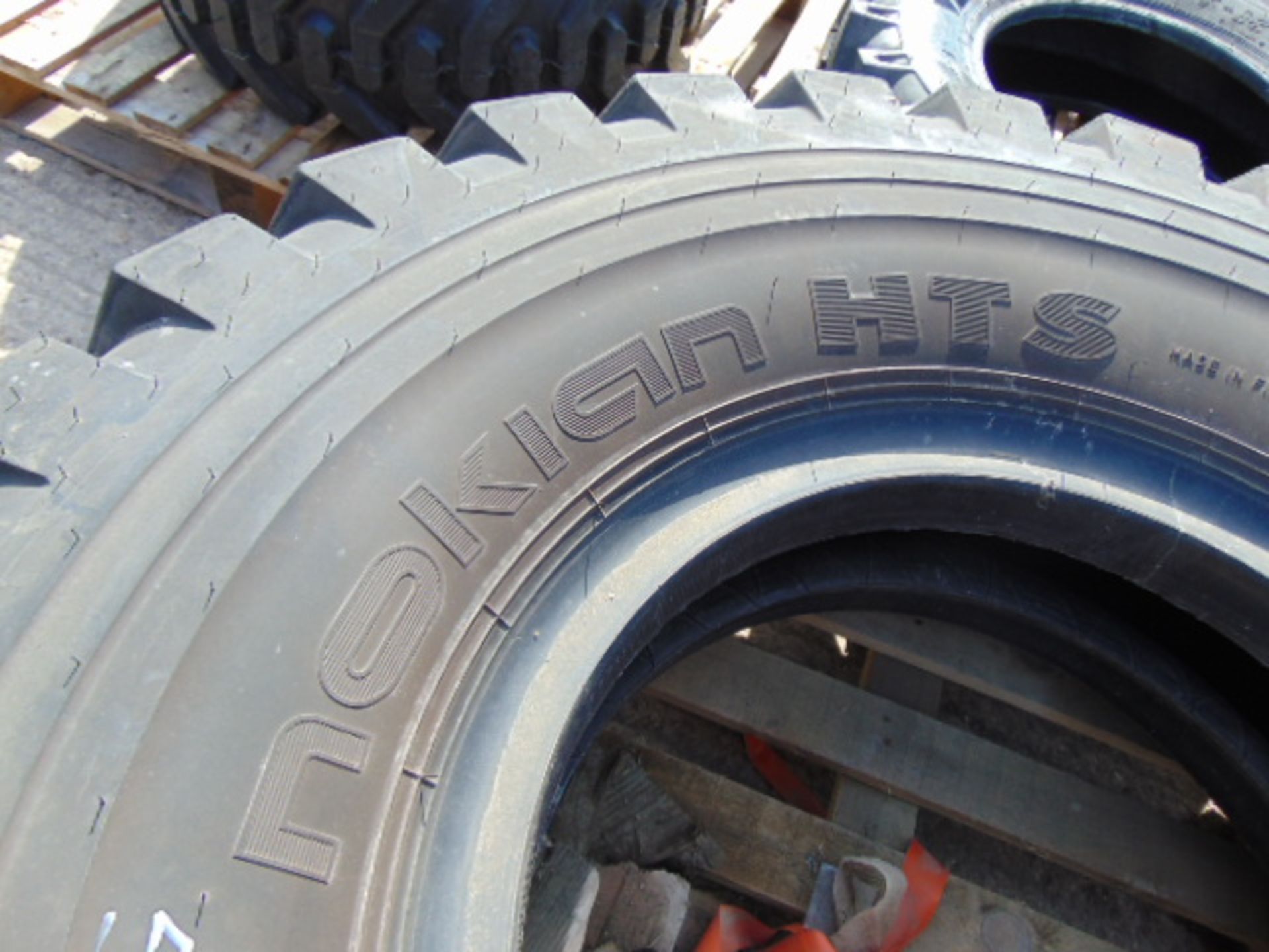 1 x Nokian HTS 16.00-25 Tyre - Image 3 of 4