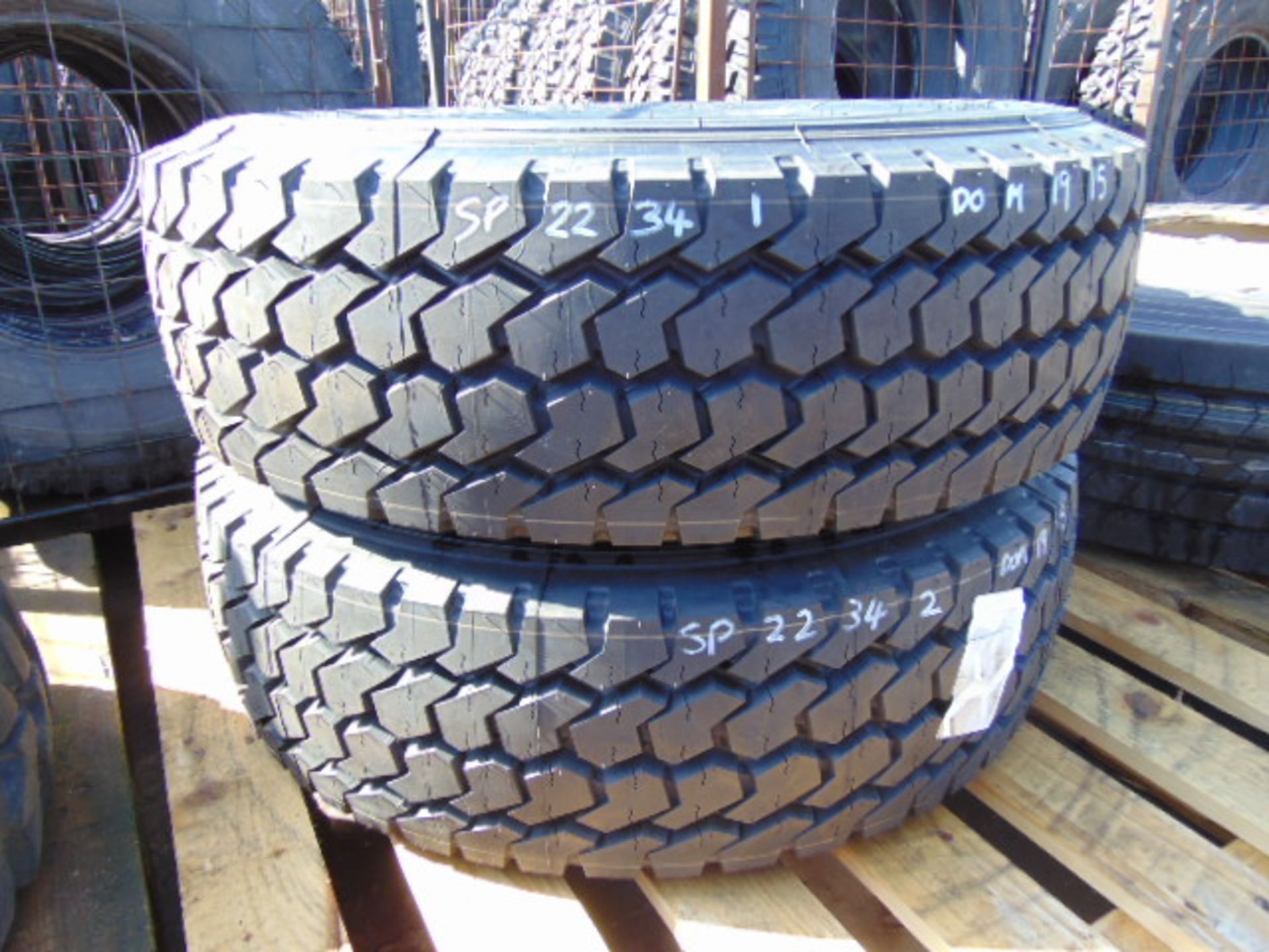 2 x Michelin XTY 2 265/70 R19.5 Tyres - Image 2 of 6