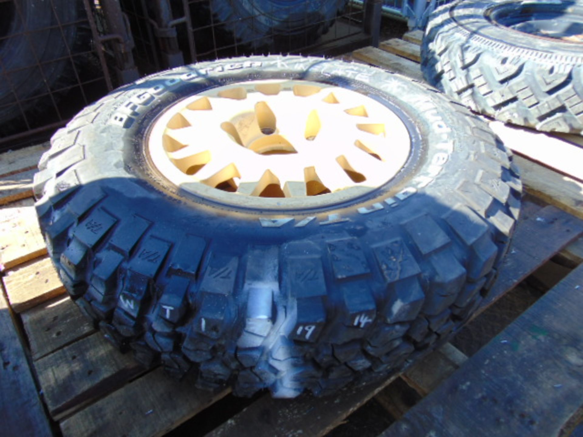 1 x WMIK Rim complete with BF Goodrich Mud-Terrain LT235/85 R16 Tyre - Image 2 of 8