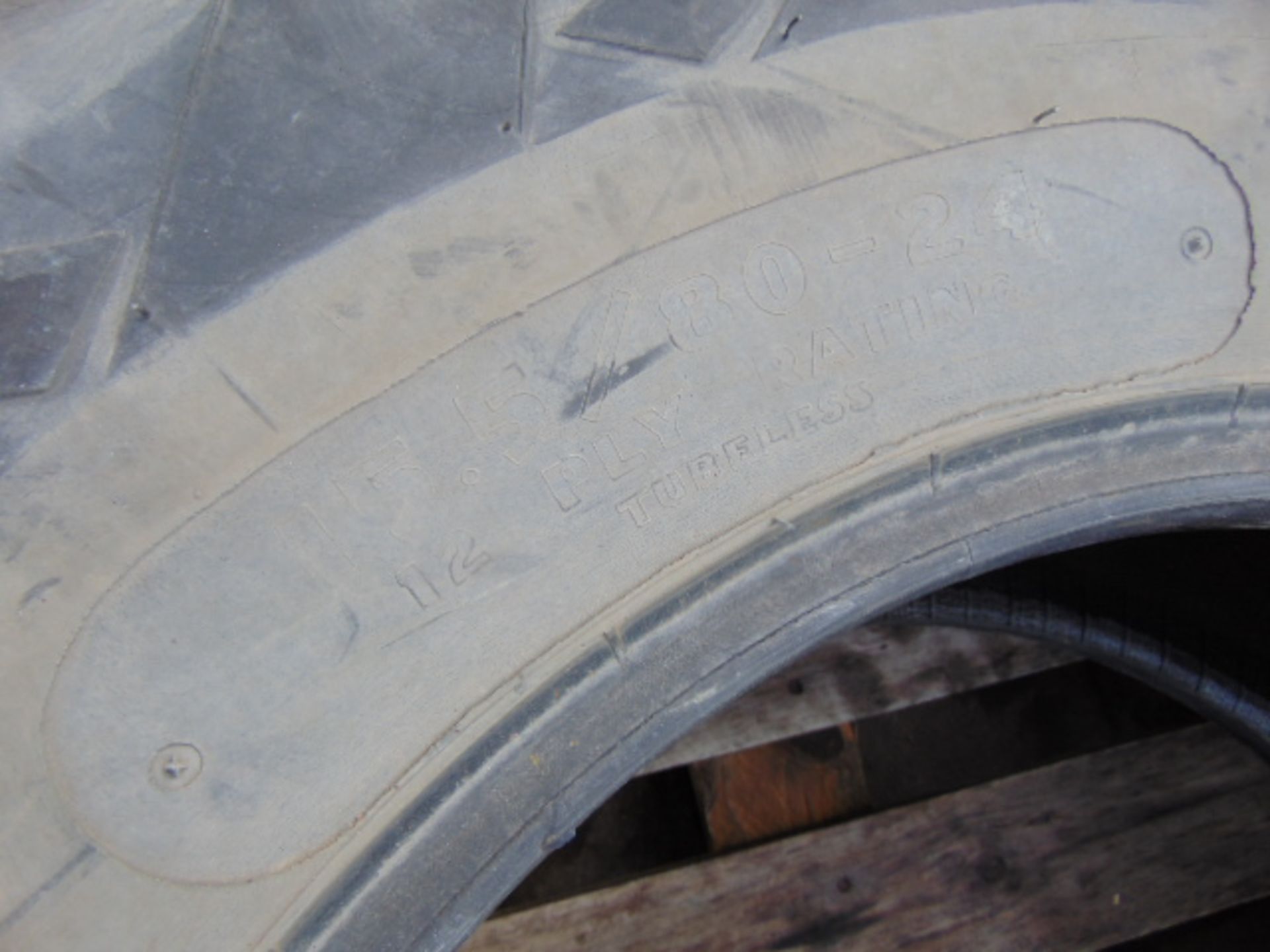 1 x Goodyear Sure Grip 15.5/80-24 Tyre - Image 5 of 5