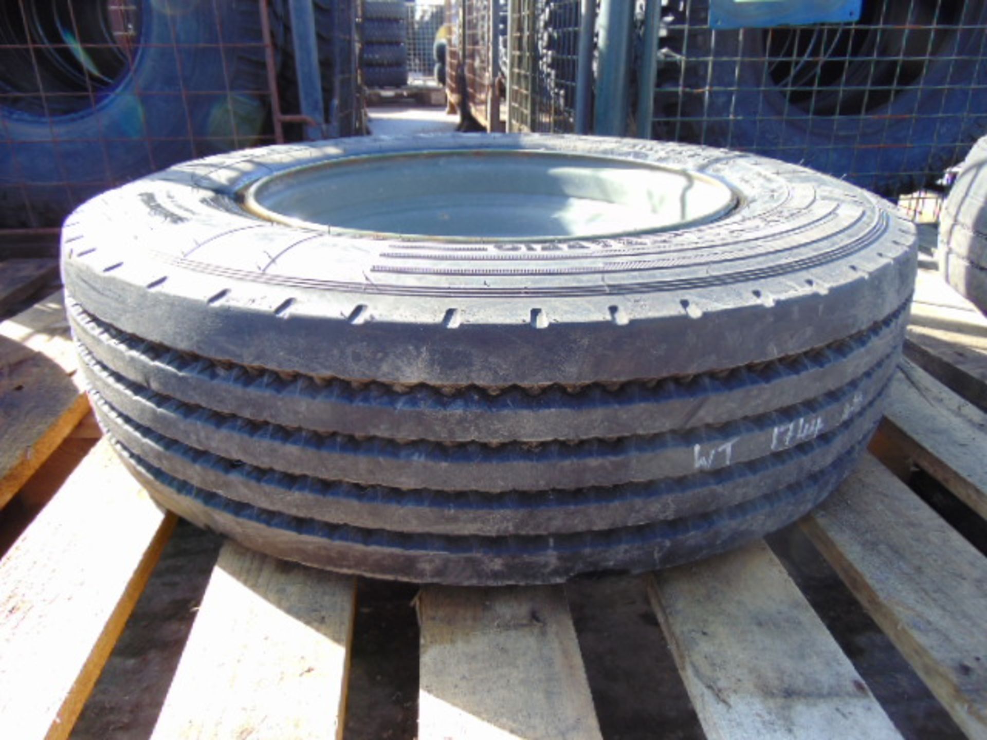 1 x Continental Regional Traffic 215/75 R17.5 Tyre complete with 6 stud rim - Image 2 of 6