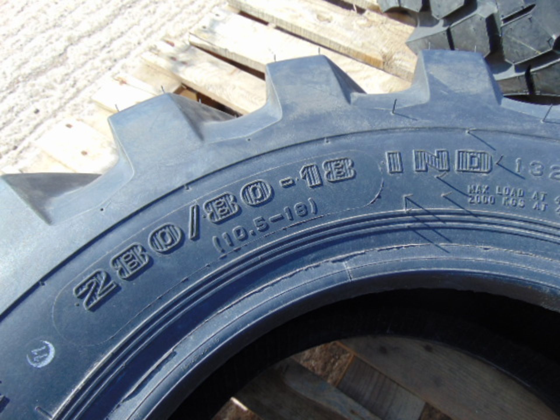 1 x Firestone Super Traction Loader 280/80-18 Tyre - Image 6 of 6