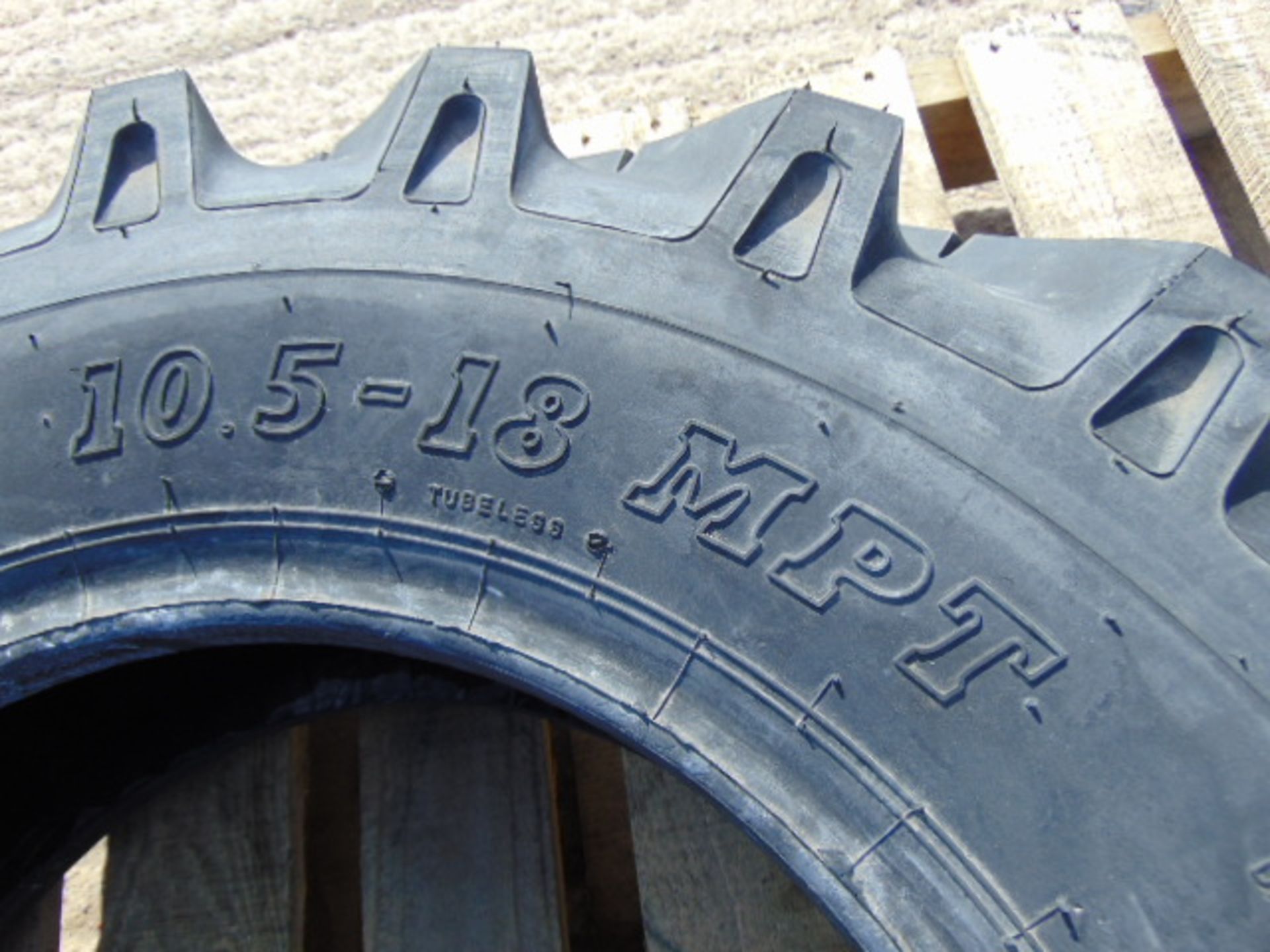1 x BKT MP567 10.5/18 MPT Tyre - Image 5 of 6