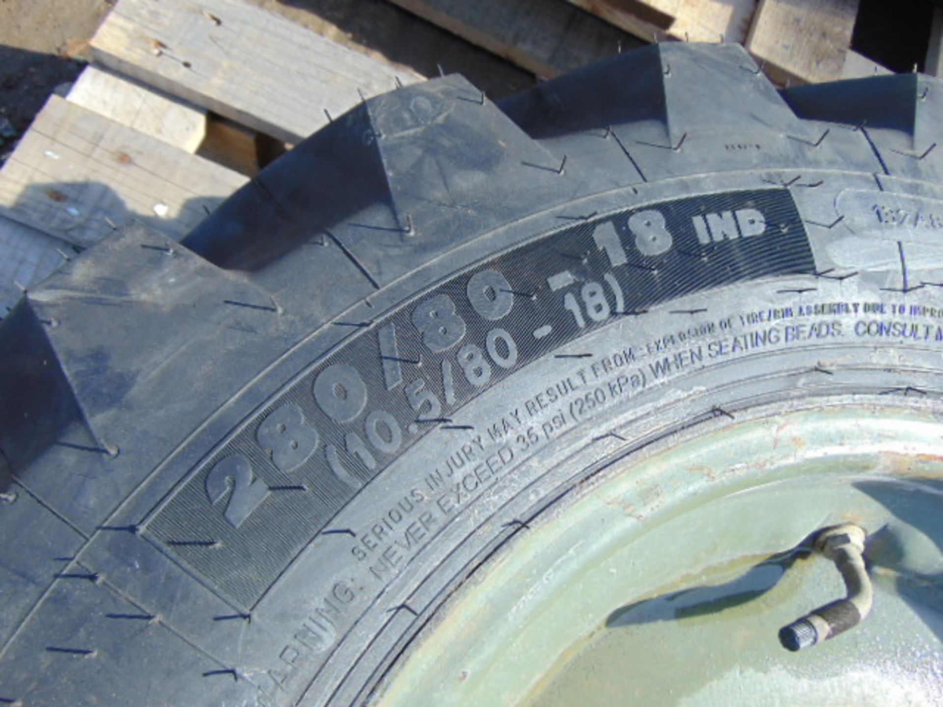 1 x Michelin Power CL 280/80-18 IND Tyre with 4 Stud Rim - Image 8 of 8