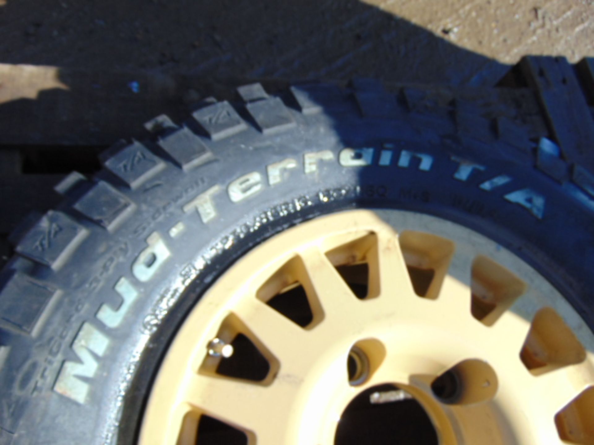 1 x WMIK Rim complete with BF Goodrich Mud-Terrain LT235/85 R16 Tyre - Image 5 of 8