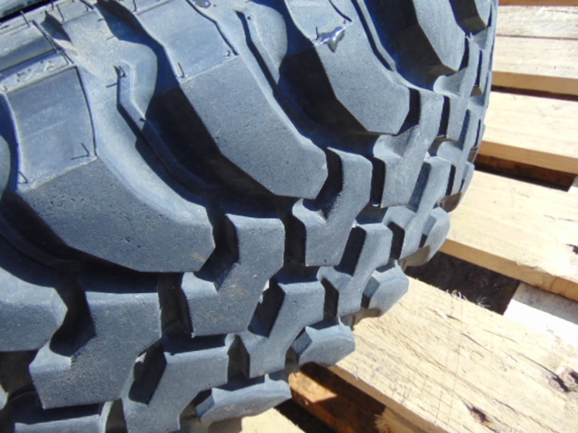 1 x BF Goodrich Mud Terrain T/A LT 285/75 R16 Tyre - Image 3 of 6