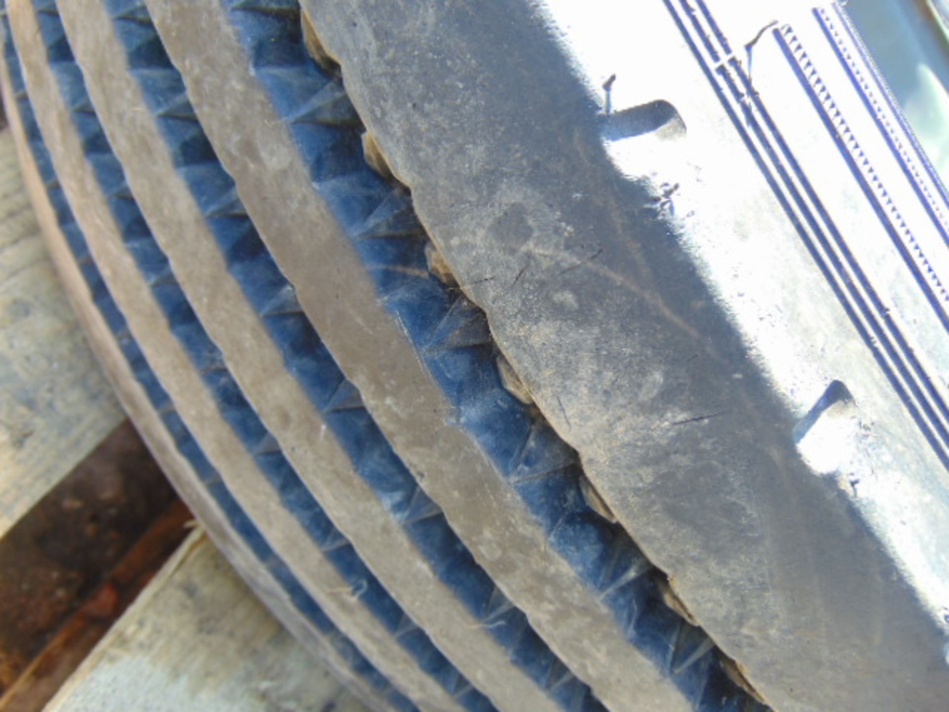 1 x Continental Regional Traffic 215/75 R17.5 Tyre complete with 6 stud rim - Image 3 of 6