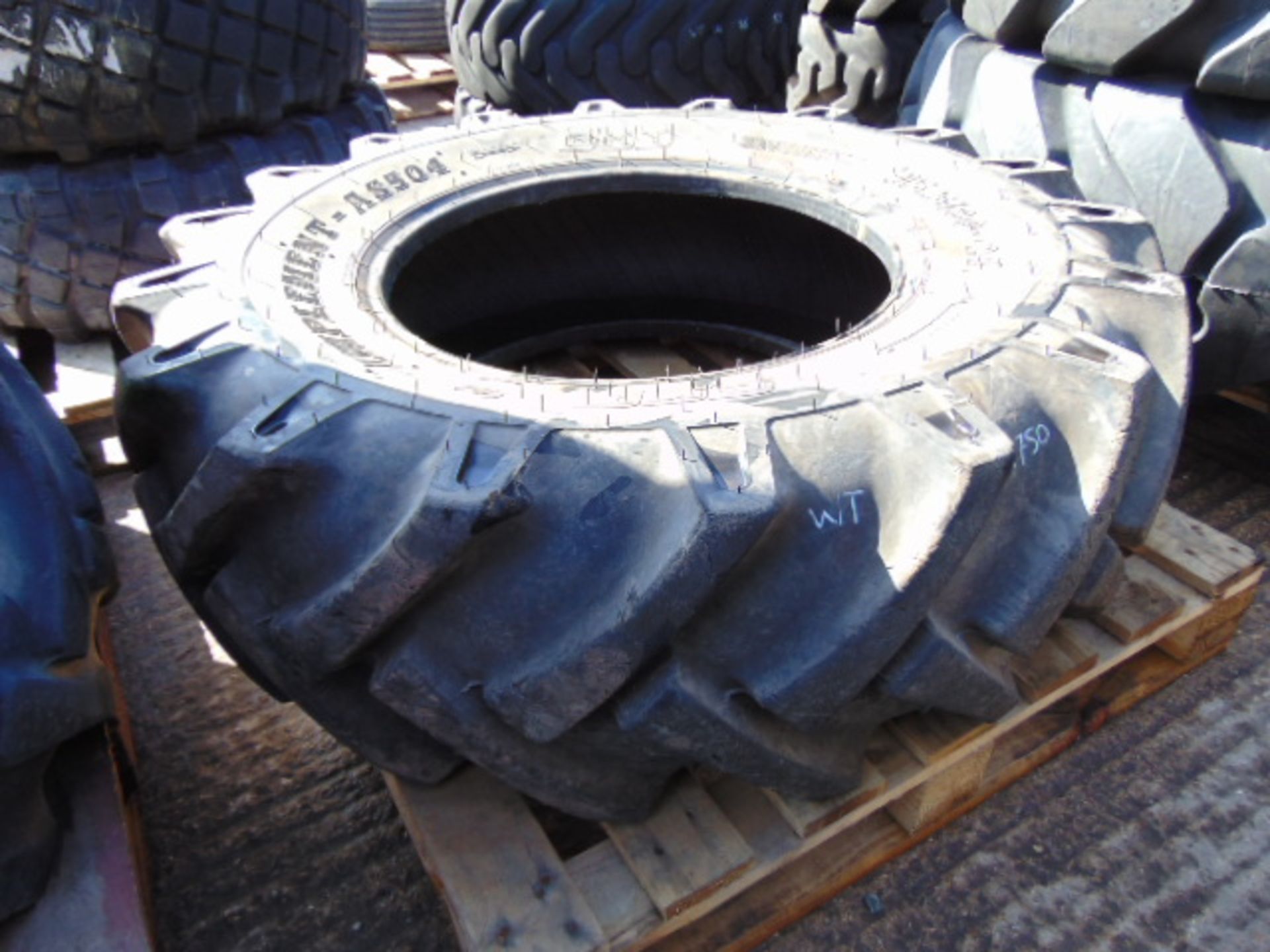 1 x BKT Implement AS504 15.5/80-24 Tyre