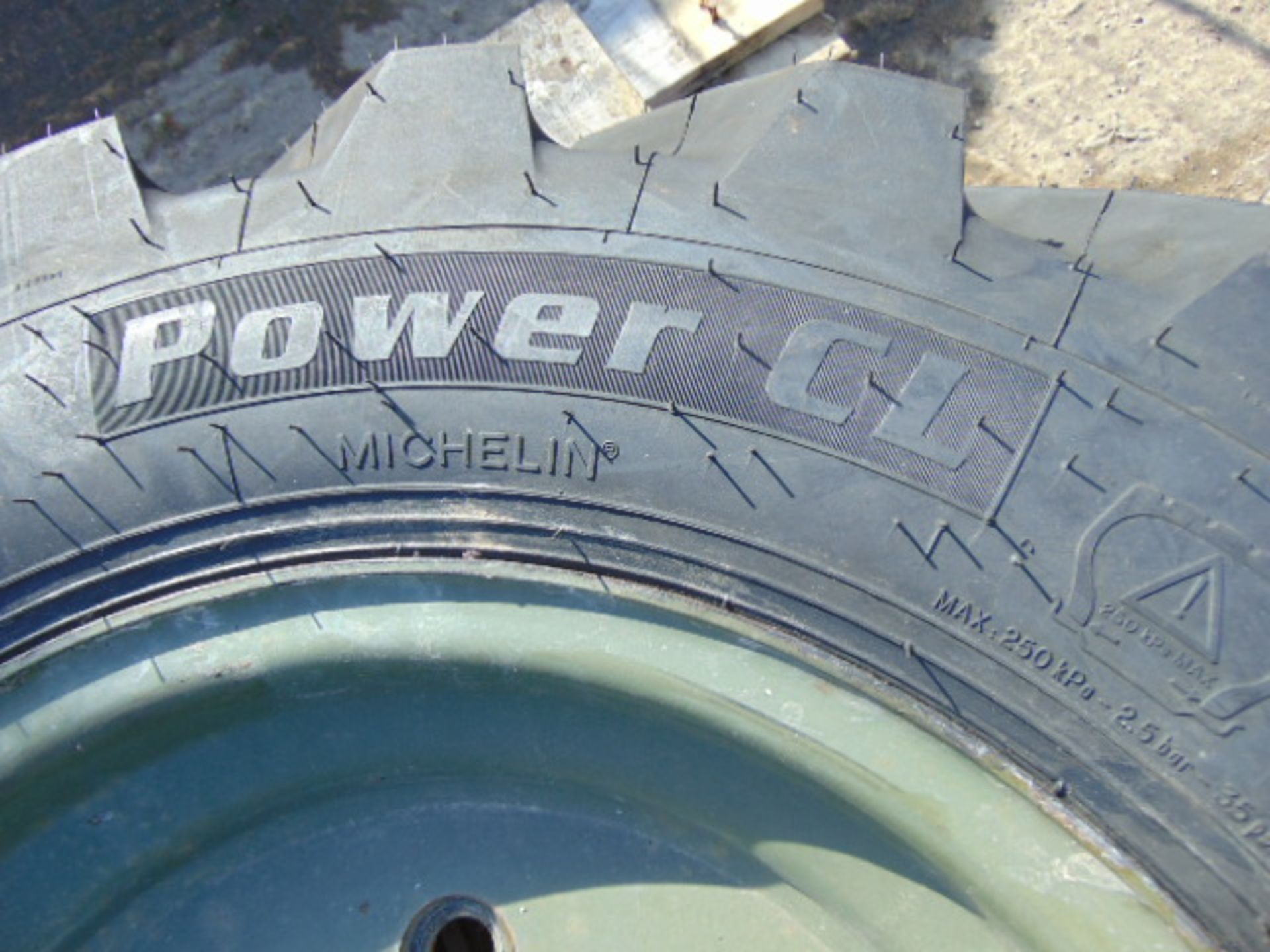 1 x Michelin Power CL 280/80-18 IND Tyre with 4 Stud Rim - Image 7 of 8