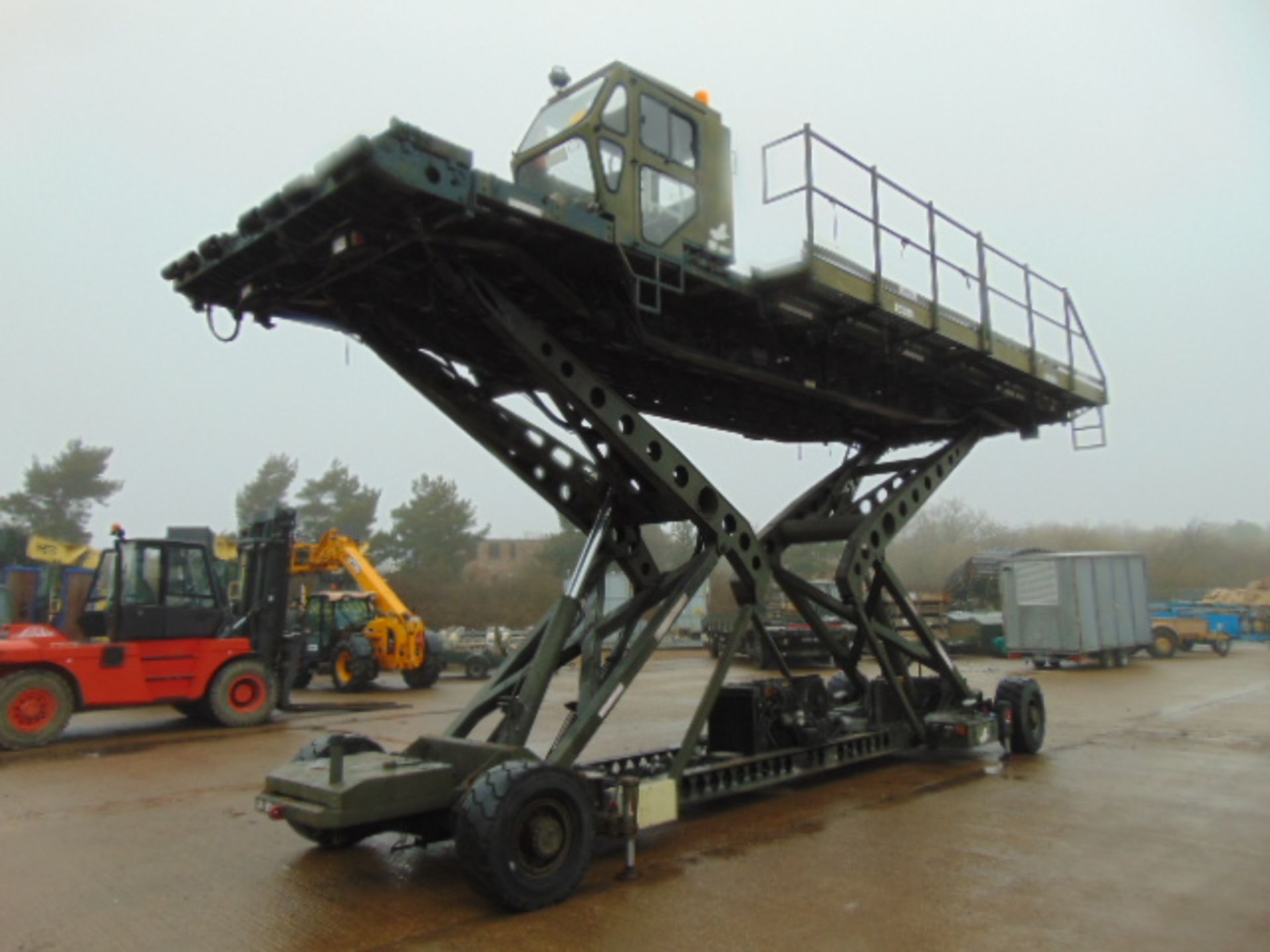 AMSS Atlas 2000 MK2 A 4x4 Aircraft Cargo Loader