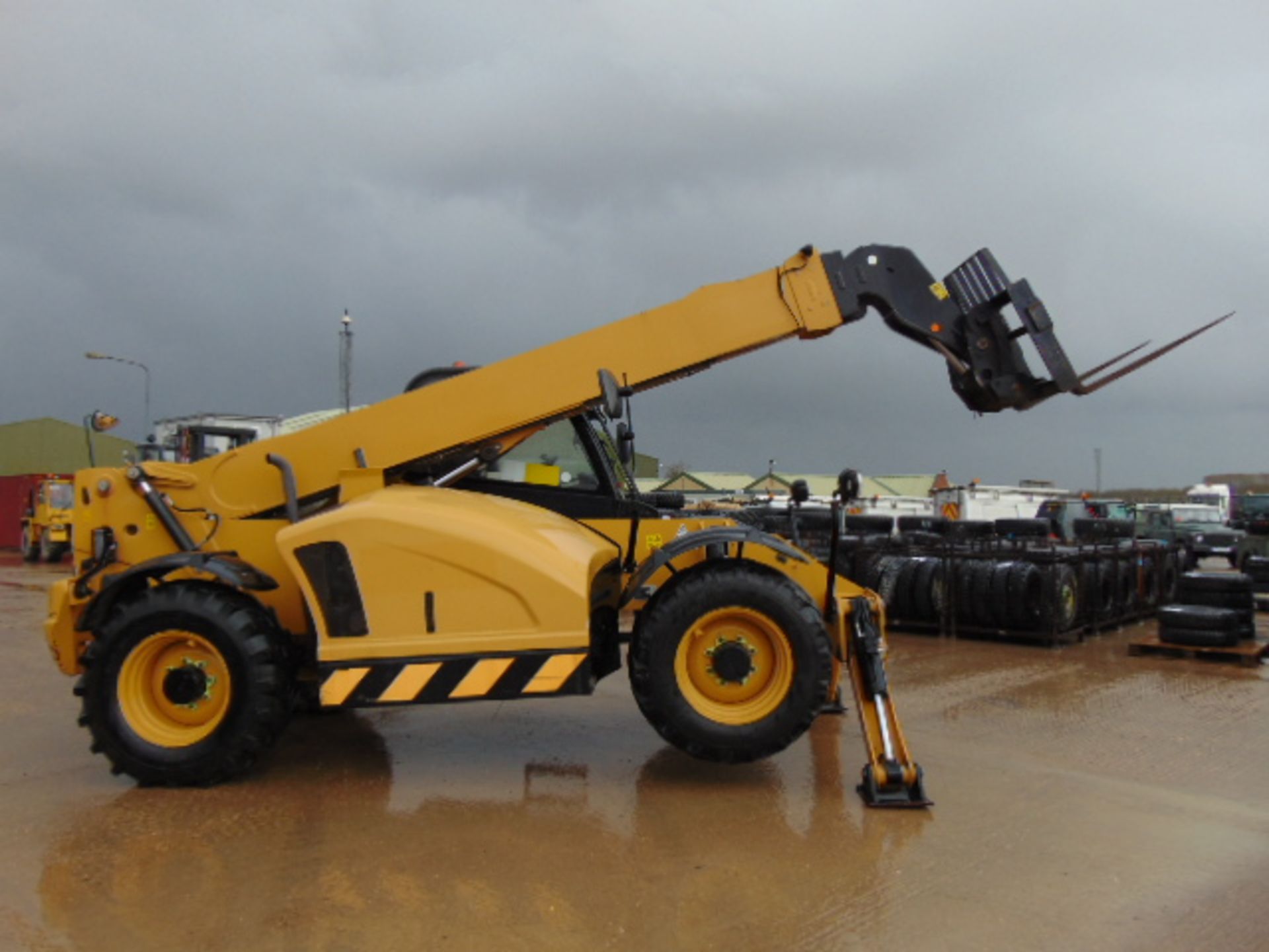 2014 Caterpillar TH414C 3.6 ton Telehandler - Image 4 of 28