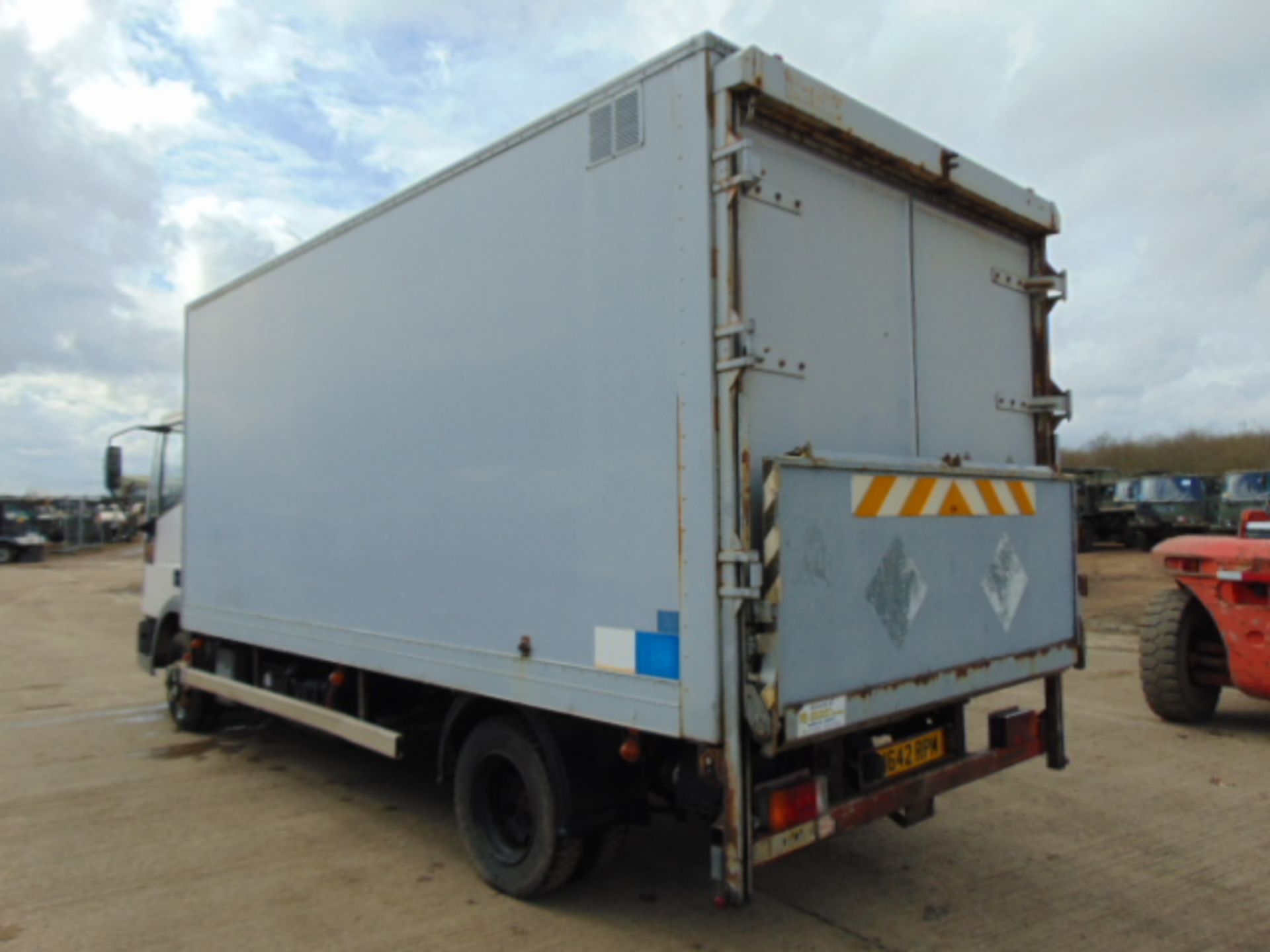 Iveco Cargo 75E15 4x2 Box Truck Complete with Rear Tail Lift - Image 8 of 21