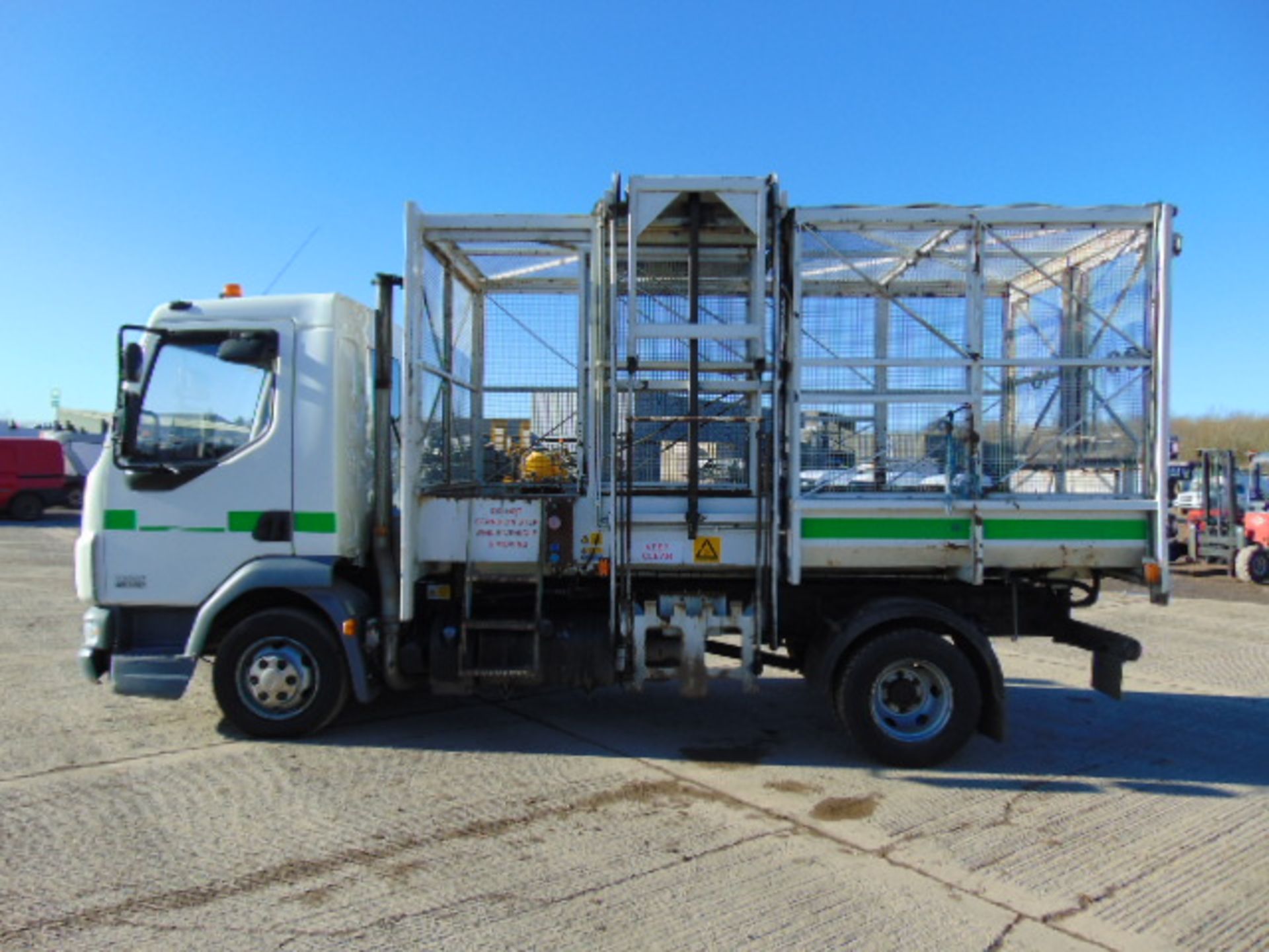 2008 DAF LF 45.140 C/W Refuse Cage, Rear Tipping Body and Side Bin Lift - Image 4 of 26