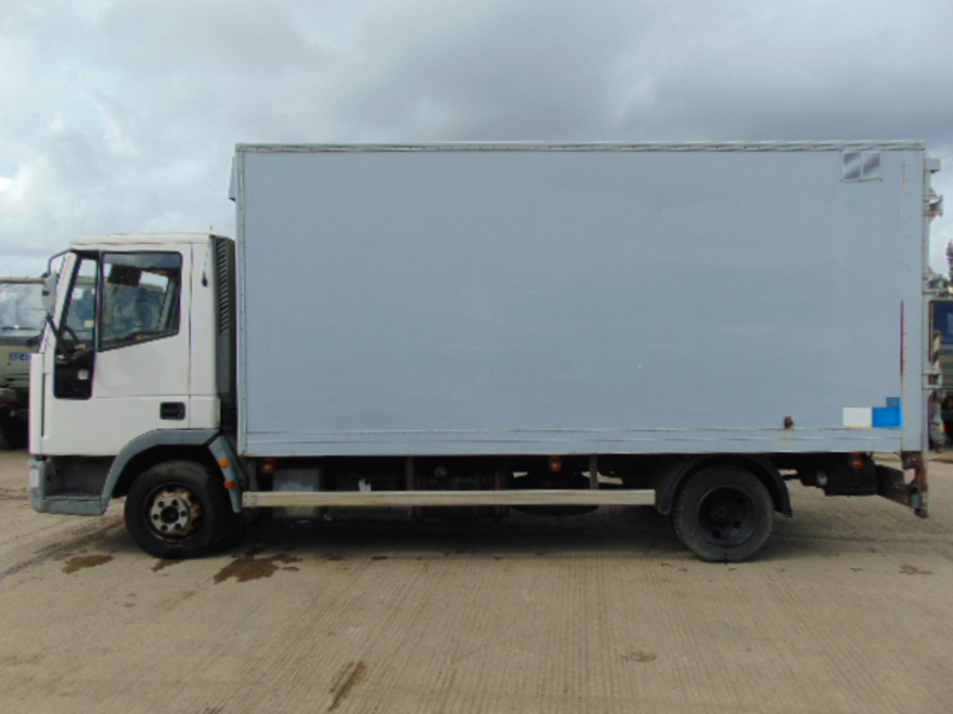 Iveco Cargo 75E15 4x2 Box Truck Complete with Rear Tail Lift - Image 4 of 21