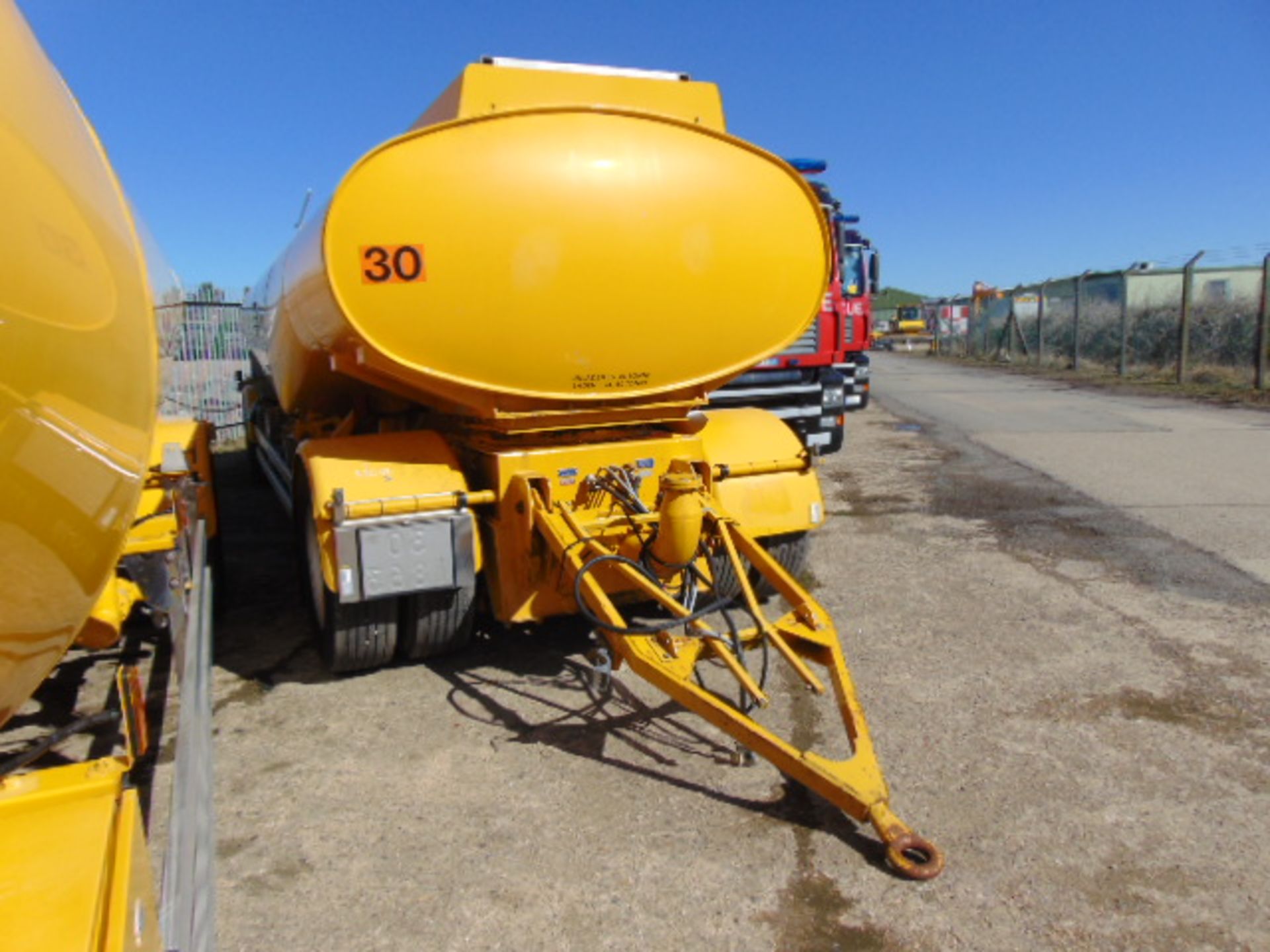 24000 Ltr Twin Axle Fluid Transfer Tanker Trailer - Image 3 of 11