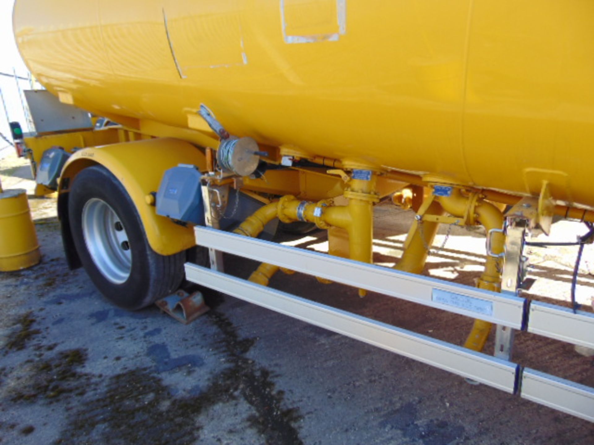 24000 Ltr Twin Axle Fluid Transfer Tanker Trailer - Image 4 of 9