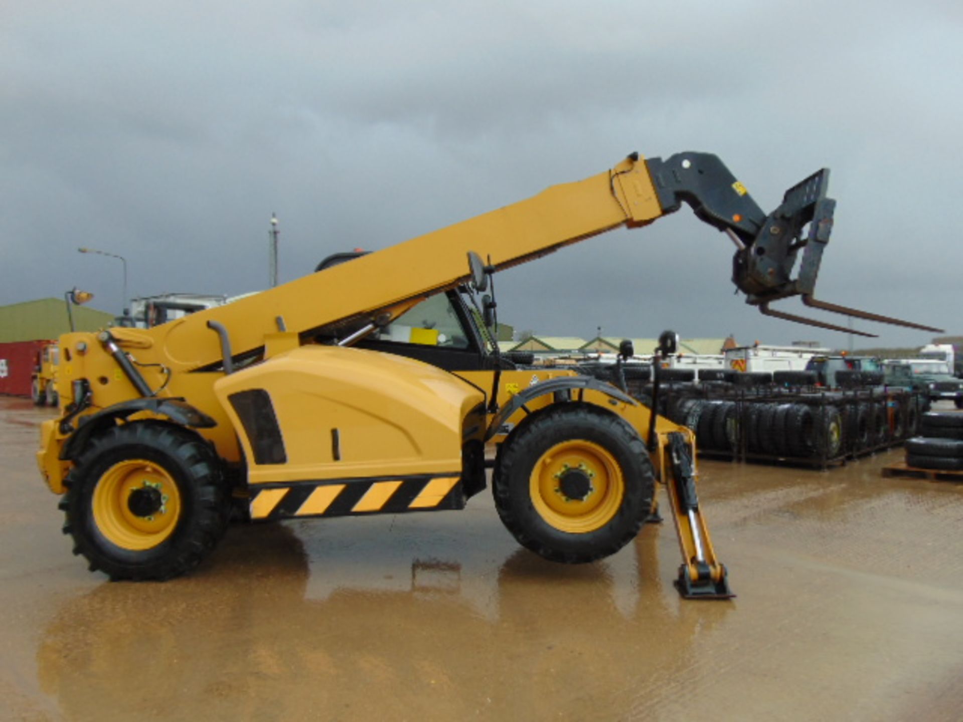 2014 Caterpillar TH414C 3.6 ton Telehandler - Image 5 of 28