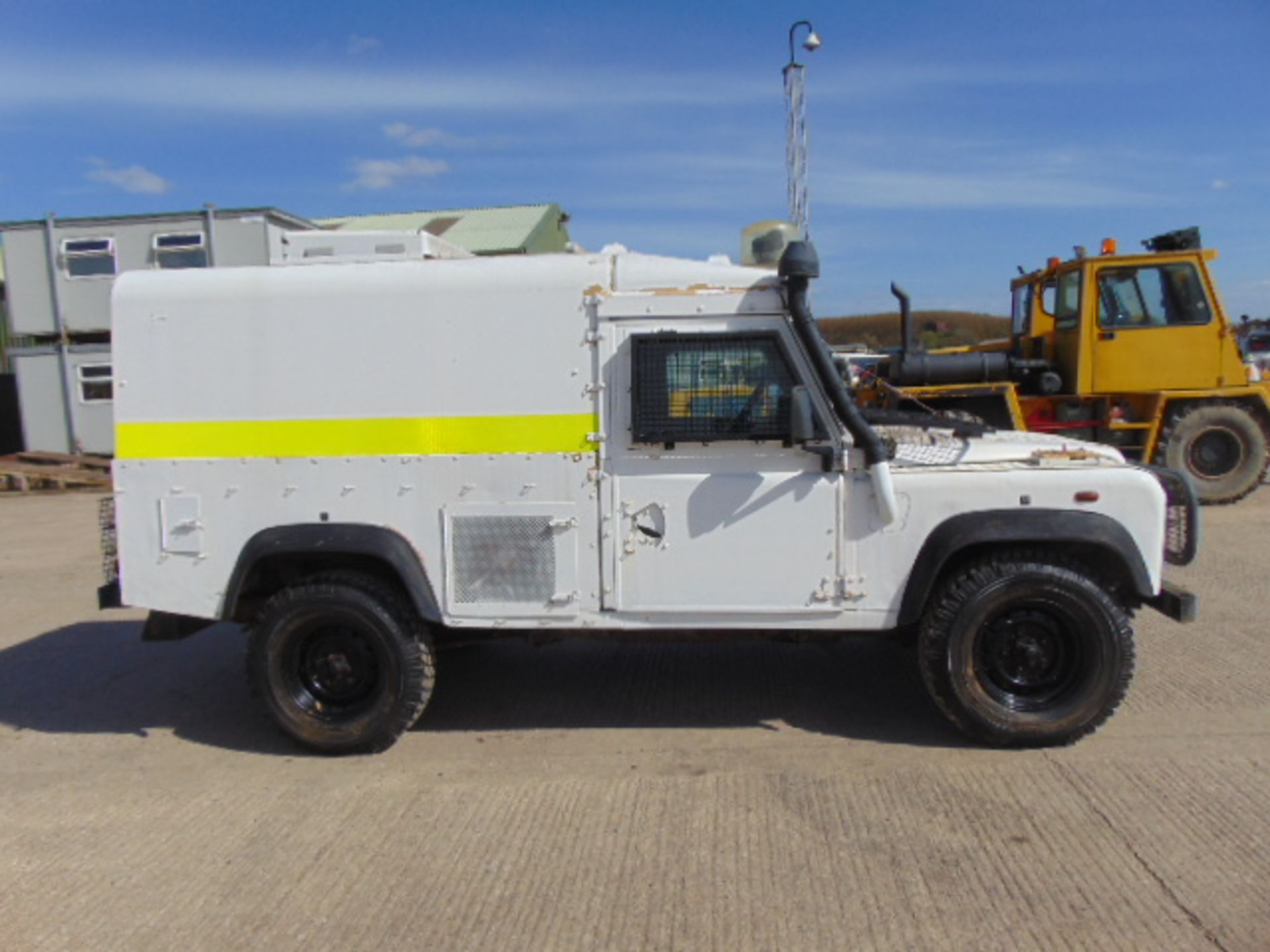 Land Rover Snatch 2A Armoured Defender 110 300TDi - Image 5 of 18