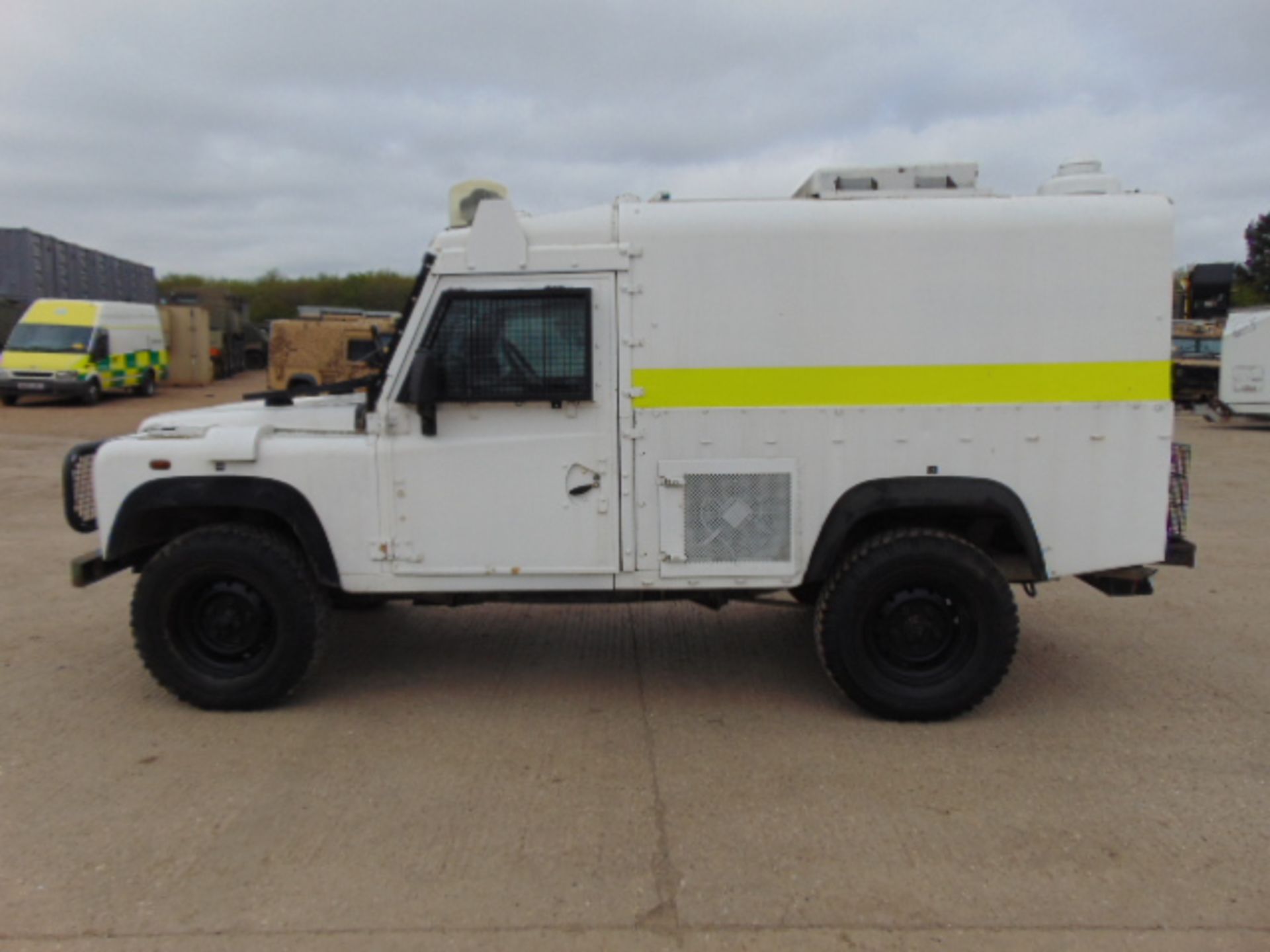 Land Rover Snatch 2A Armoured Defender 110 300TDi - Image 4 of 20