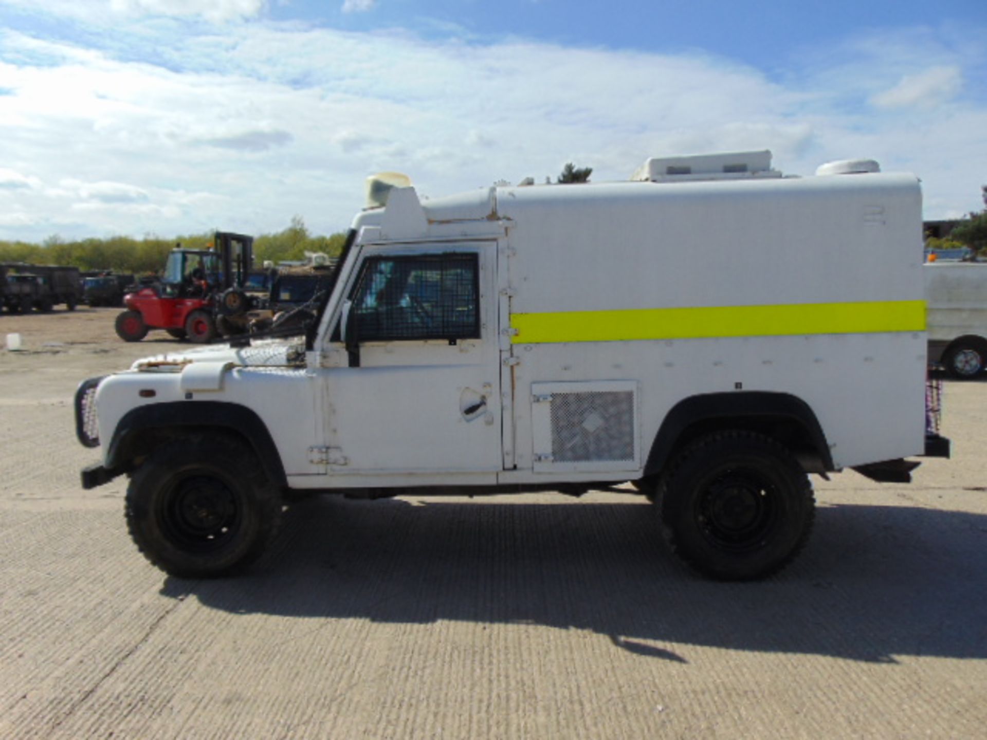 Land Rover Snatch 2A Armoured Defender 110 300TDi - Image 4 of 18