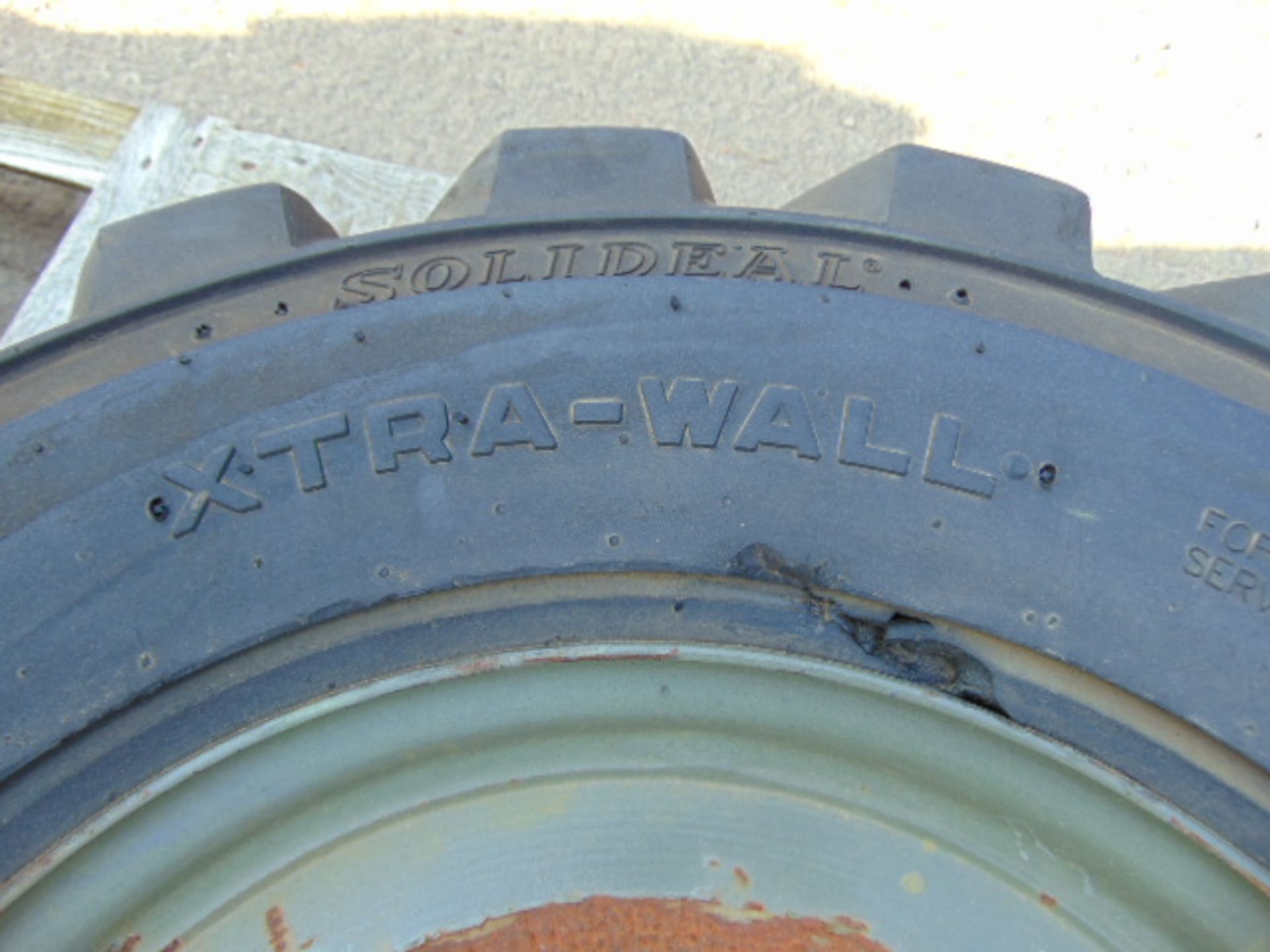 1 x Solideal Xtra-Wall 12-16.5 Tyre with 8 stud rim - Image 5 of 6