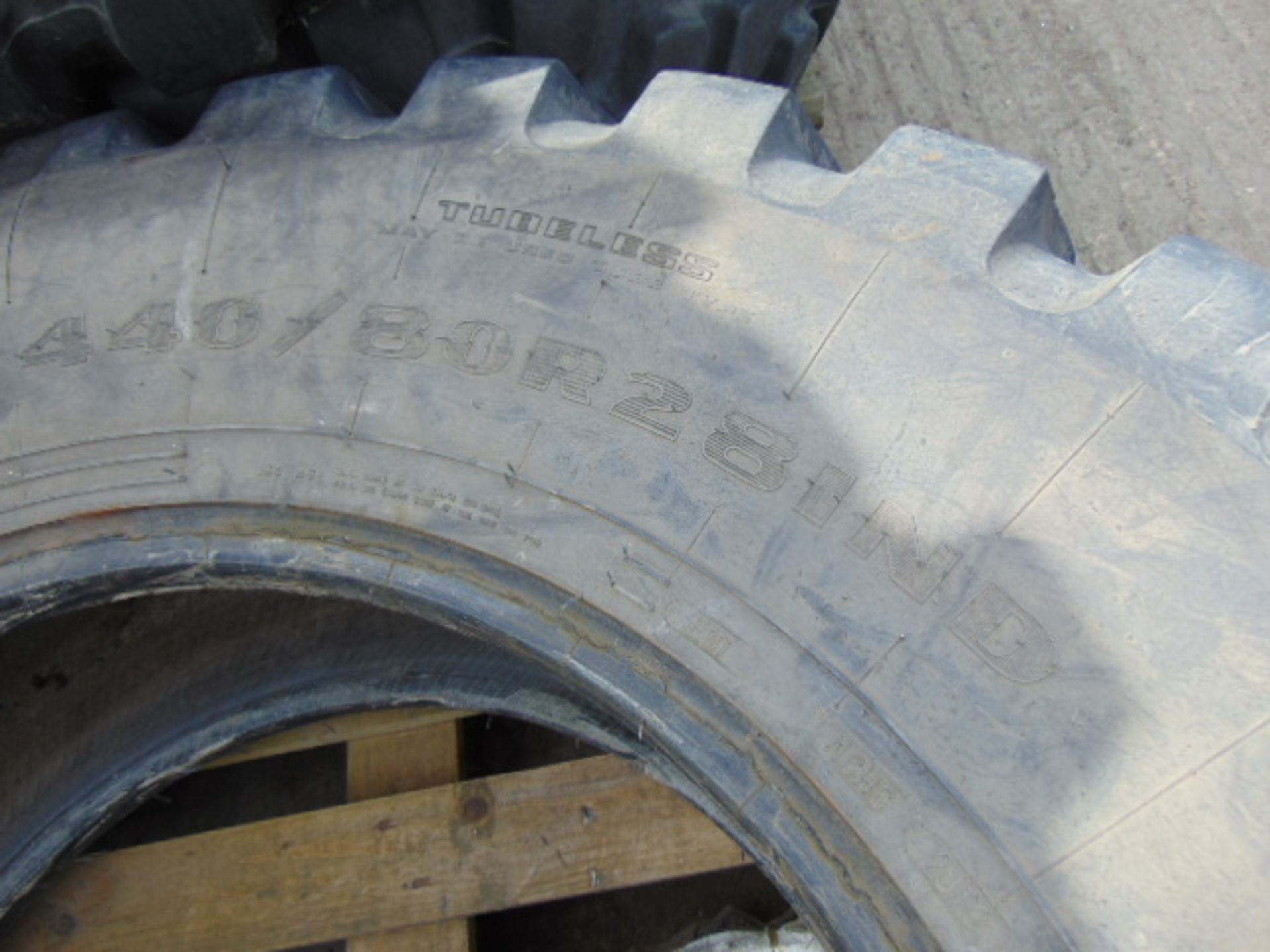 1 x Goodyear IT530 440/80 R28 IND Tyre - Image 5 of 6