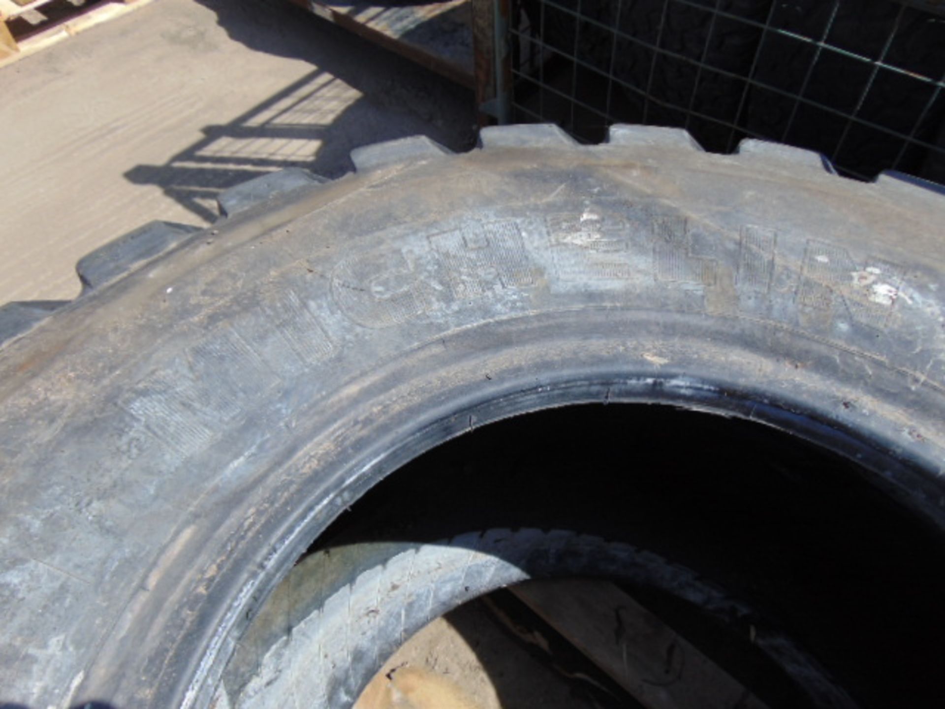 1 x Michelin 20.5 R25 XTLA Tyre - Image 4 of 6