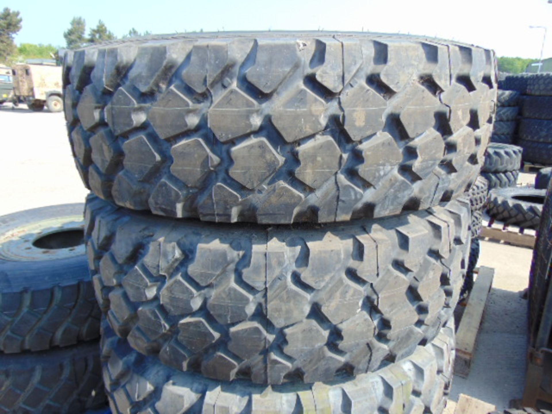 4 x Michelin XZL 365/85 R20 Tyres with Runflat Inserts and 10 Stud Rims - Image 2 of 8