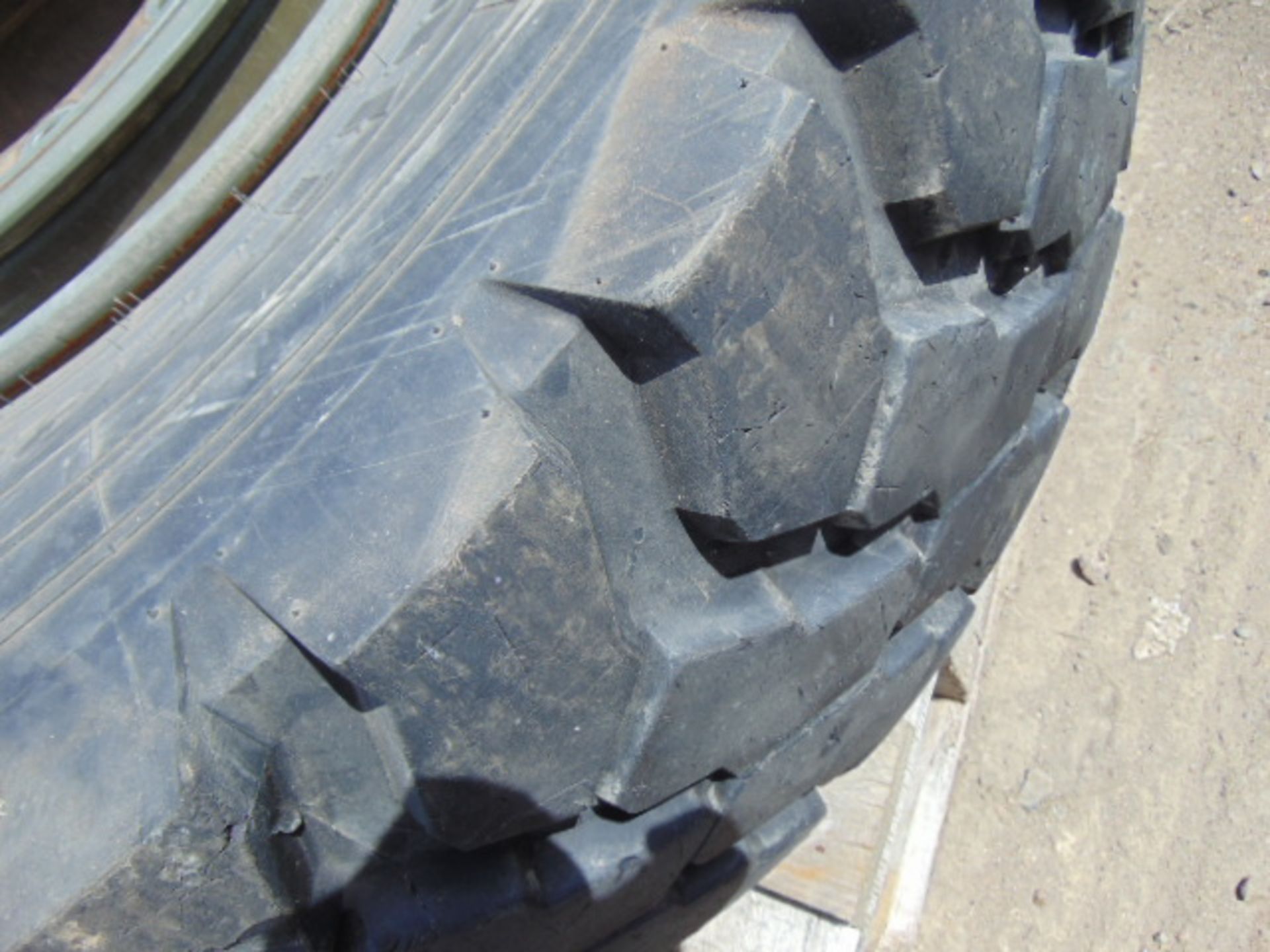 1 x Continental 14.00 R20 Tyre complete with 10 stud rim - Image 3 of 6