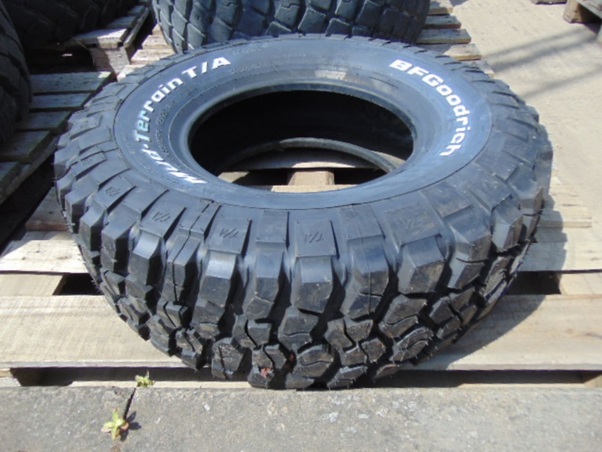 1 x BF Goodrich Mud-Terrain LT285/75 R16 Tyre