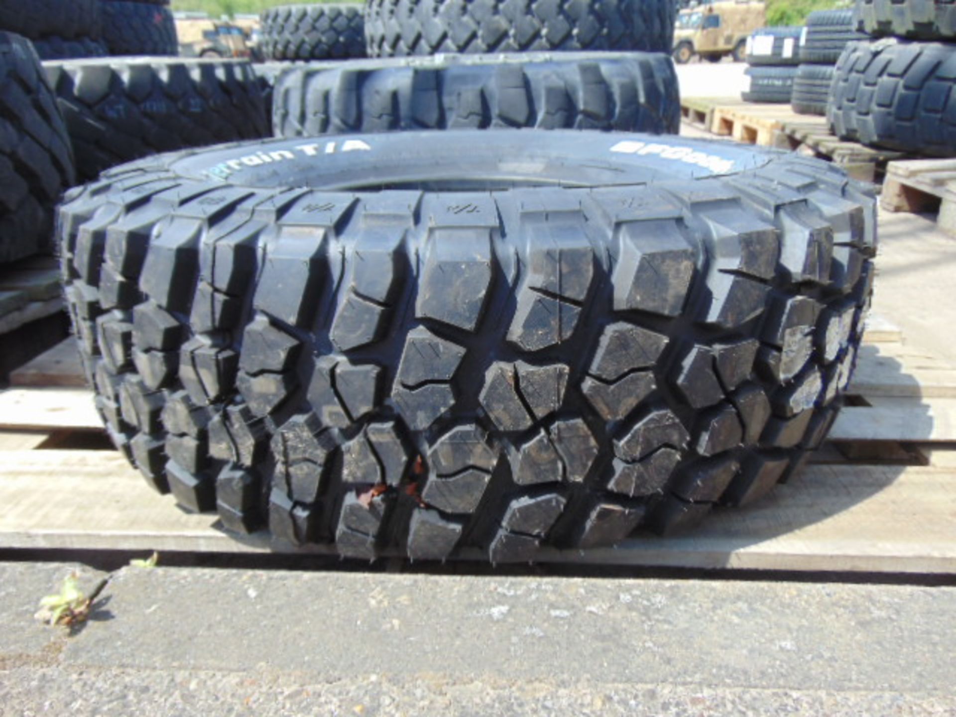 1 x BF Goodrich Mud-Terrain LT285/75 R16 Tyre - Image 2 of 6