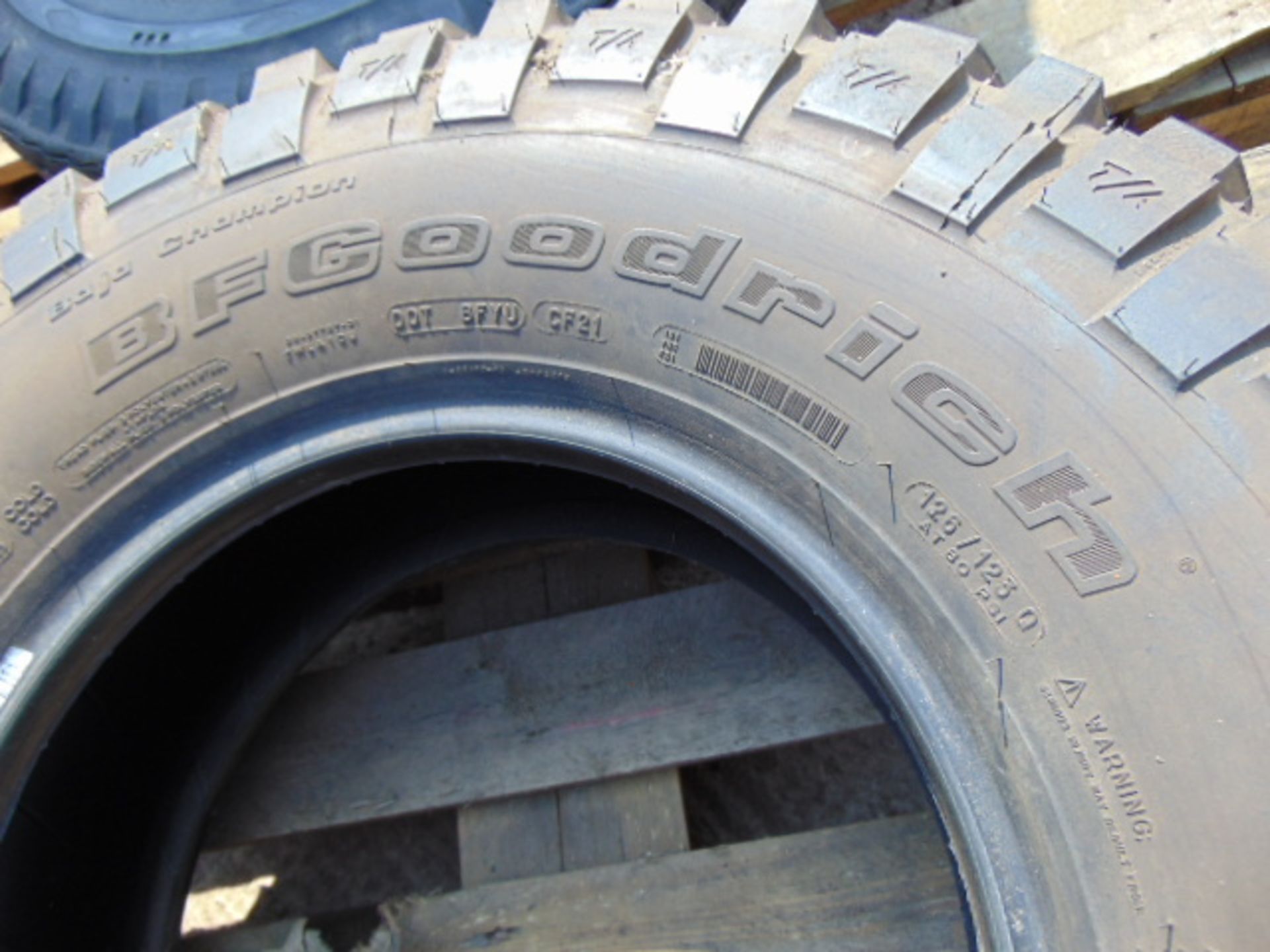 1 x BF Goodrich Mud-Terrain LT285/75 R16 Tyre - Image 4 of 6