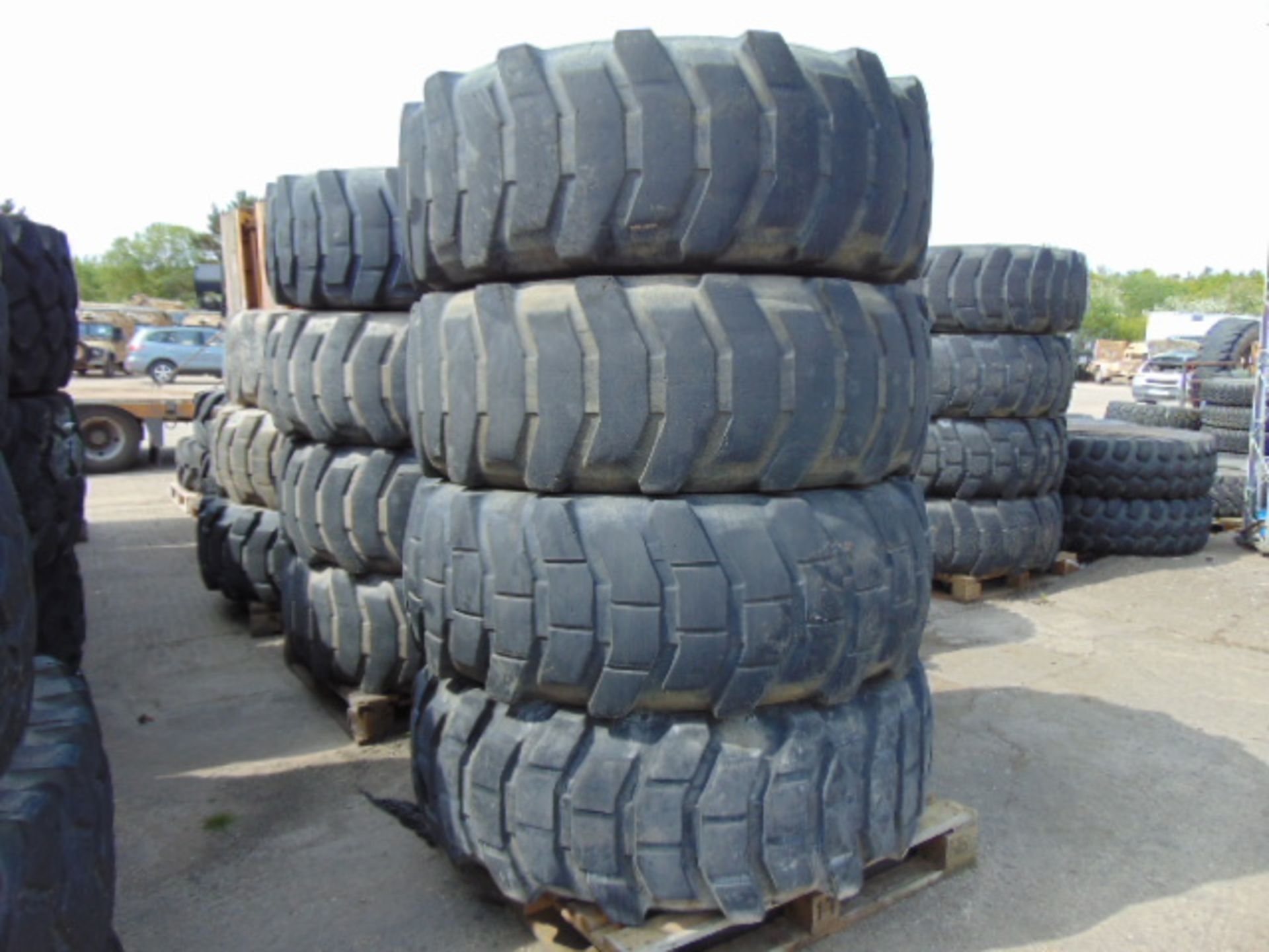 4 x Michelin 20.5 R25 XL 525/80 R25 Tyres